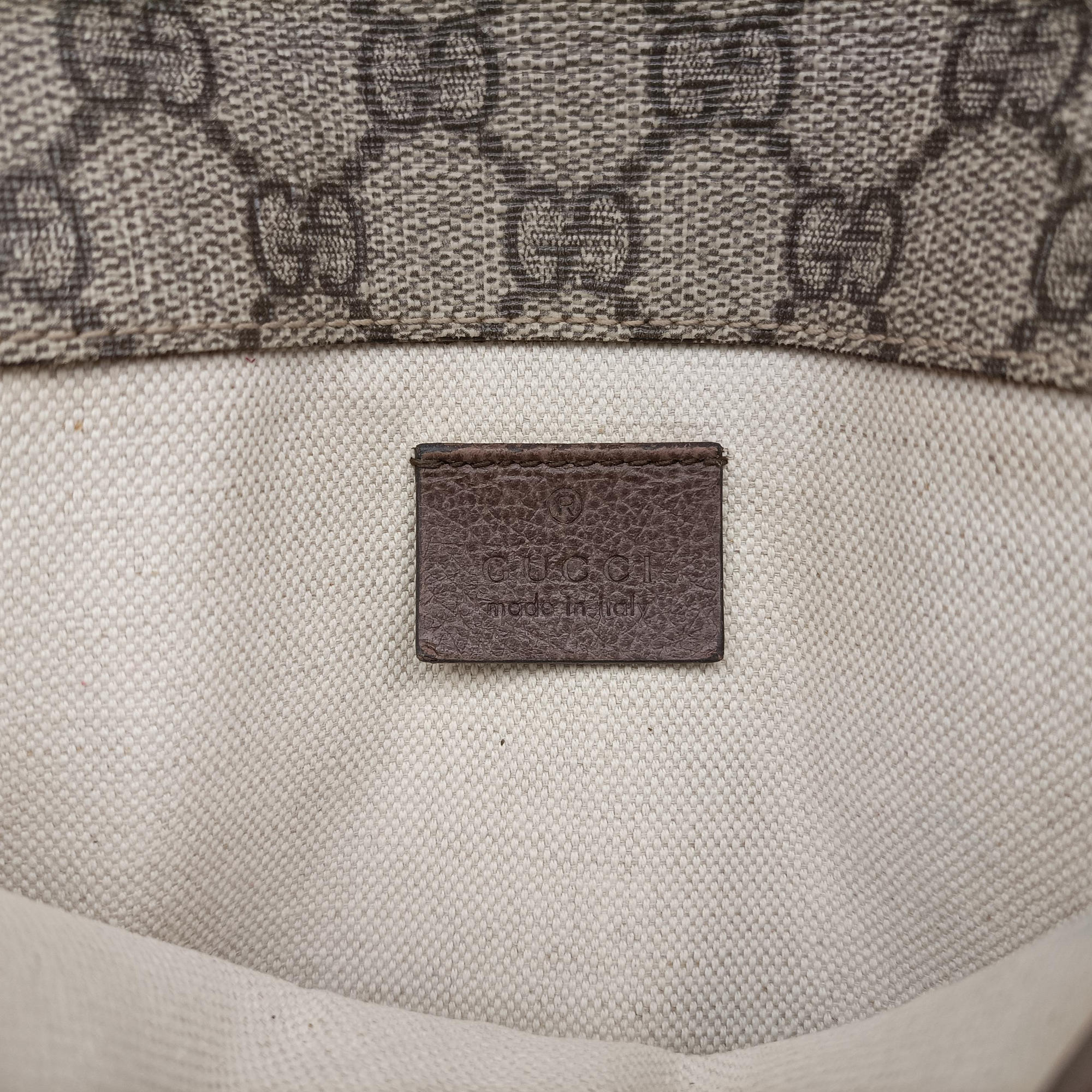 Vintage Gucci NEO VINTAGE GG Supreme Beige×red×green PVC coated canvas 493930 shoulderbag | stylenewstar
