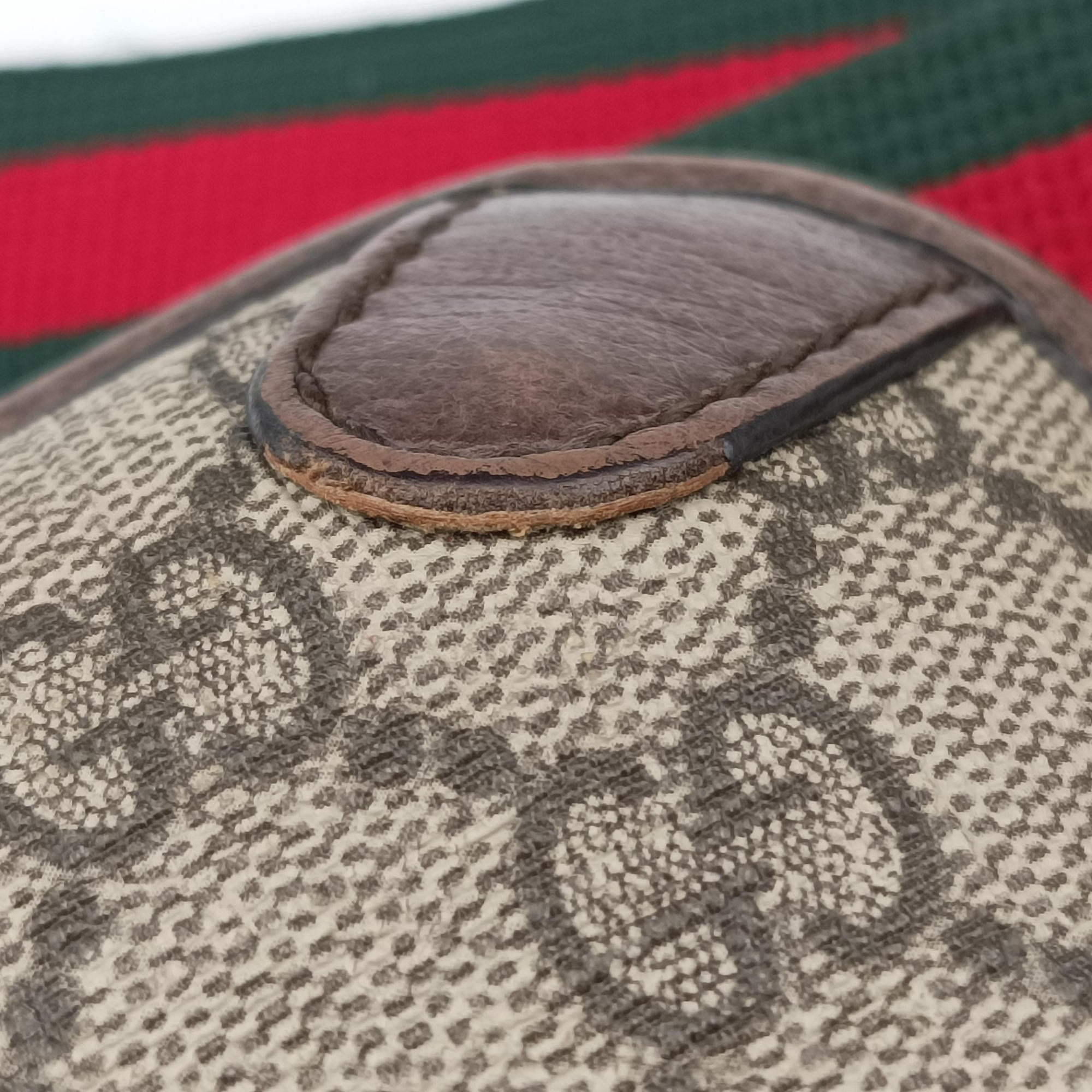 Vintage Gucci NEO VINTAGE GG Supreme Beige×red×green PVC coated canvas 493930 shoulderbag | stylenewstar