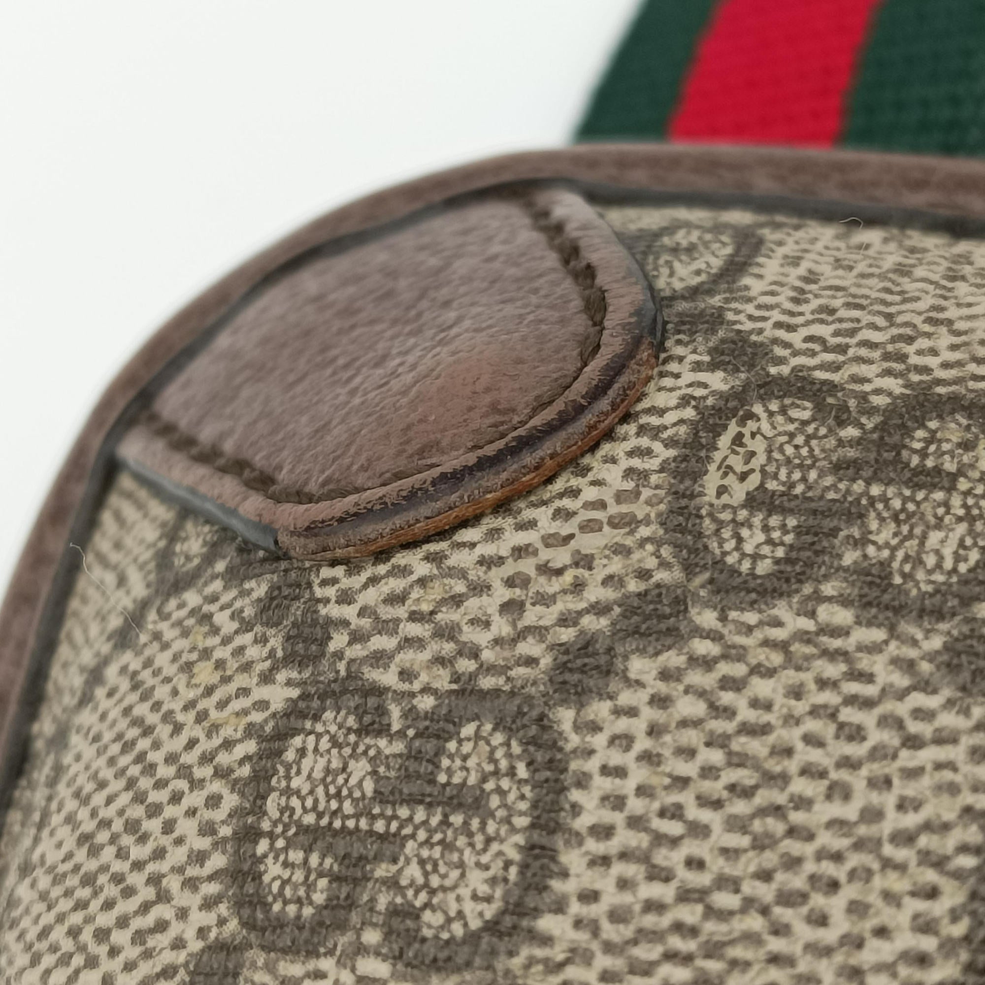 Vintage Gucci NEO VINTAGE GG Supreme Beige×red×green PVC coated canvas 493930 shoulderbag | stylenewstar