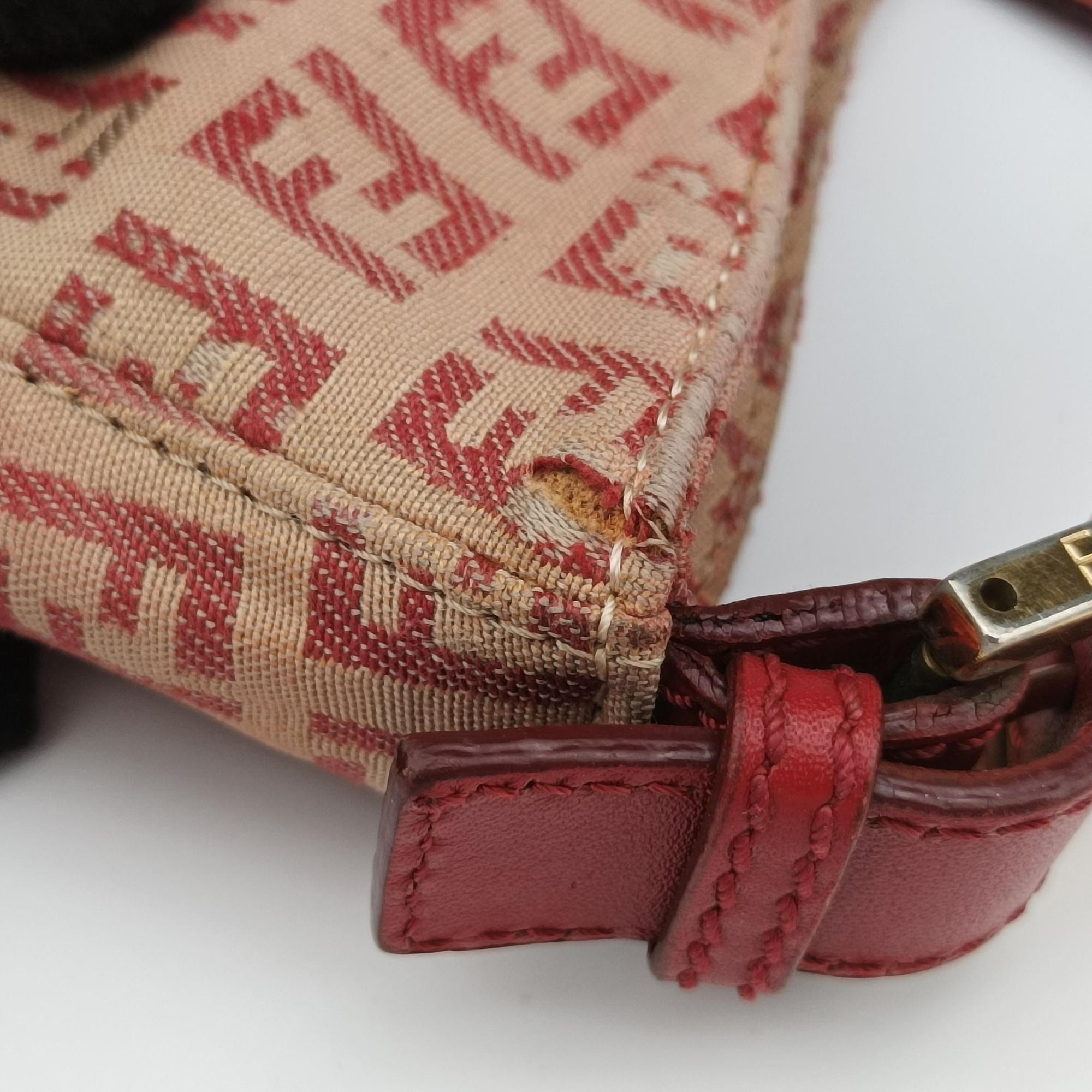 Pre-owned Fendi Zucchino Beige x Red canvas xLeather 8BR036 shoulderbag | stylenewstar