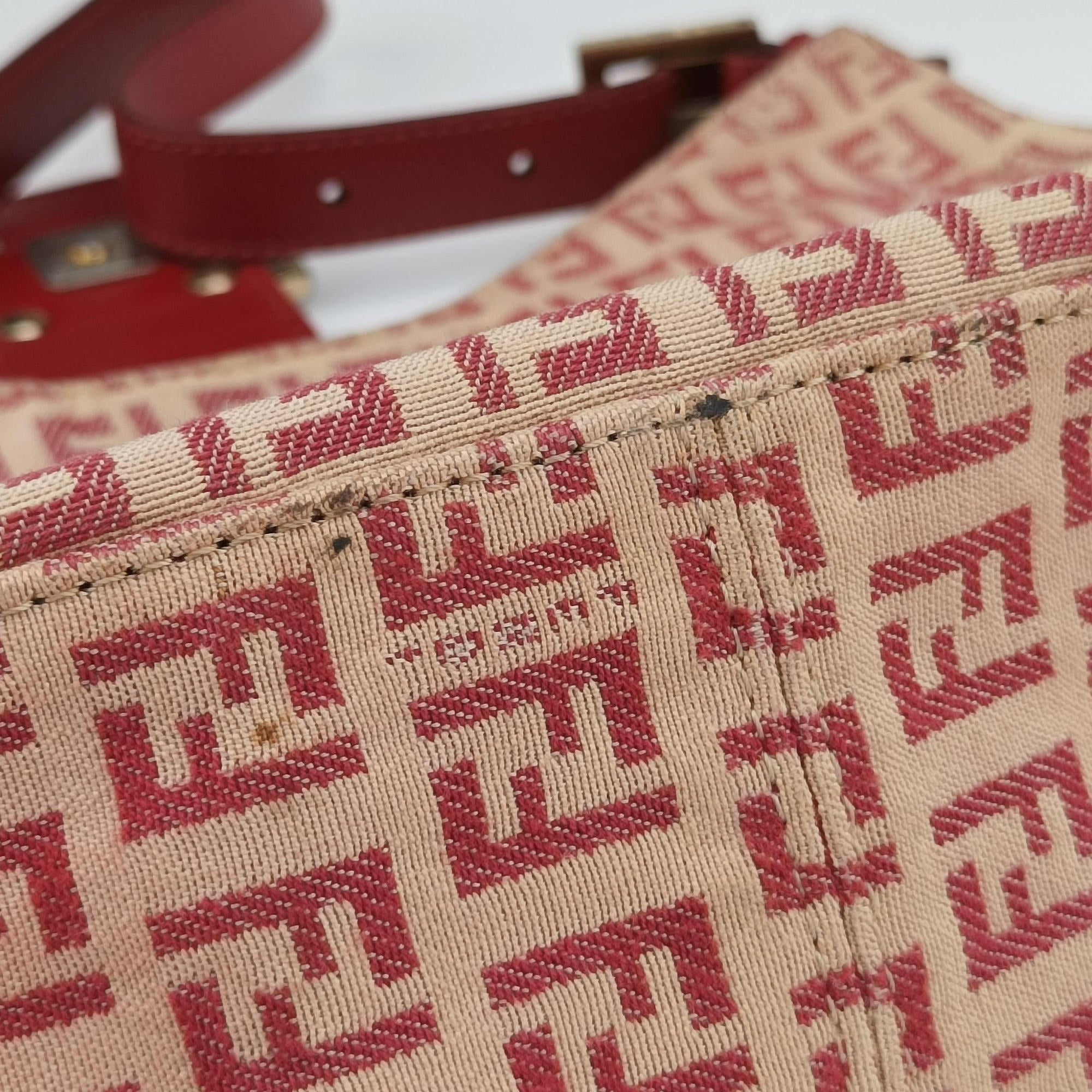 Pre-owned Fendi Zucchino Beige x Red canvas xLeather 8BR036 shoulderbag | stylenewstar
