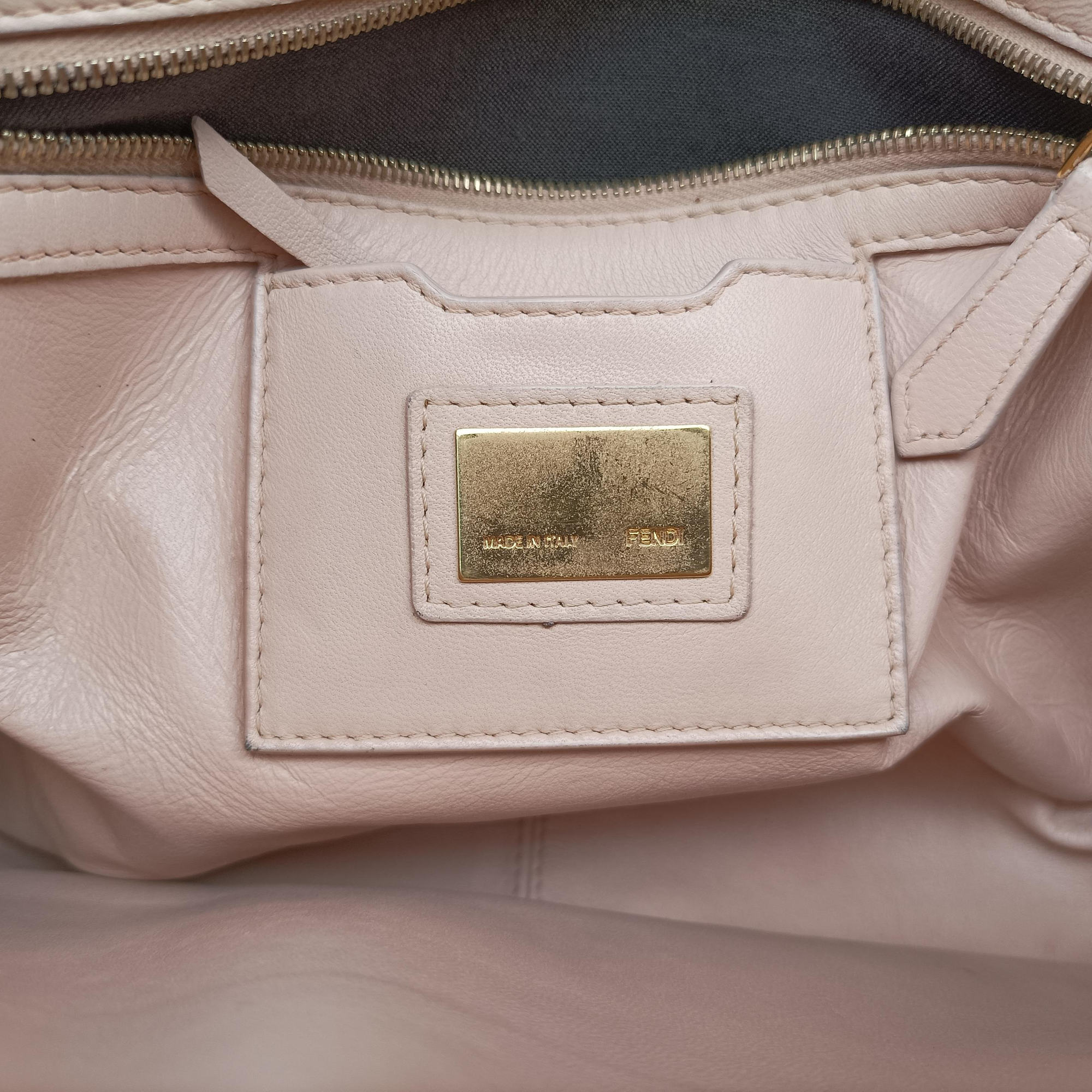 Secondhand Fendi Be Baguette Pink Leather 8BR677 shoulderbag | stylenewstar