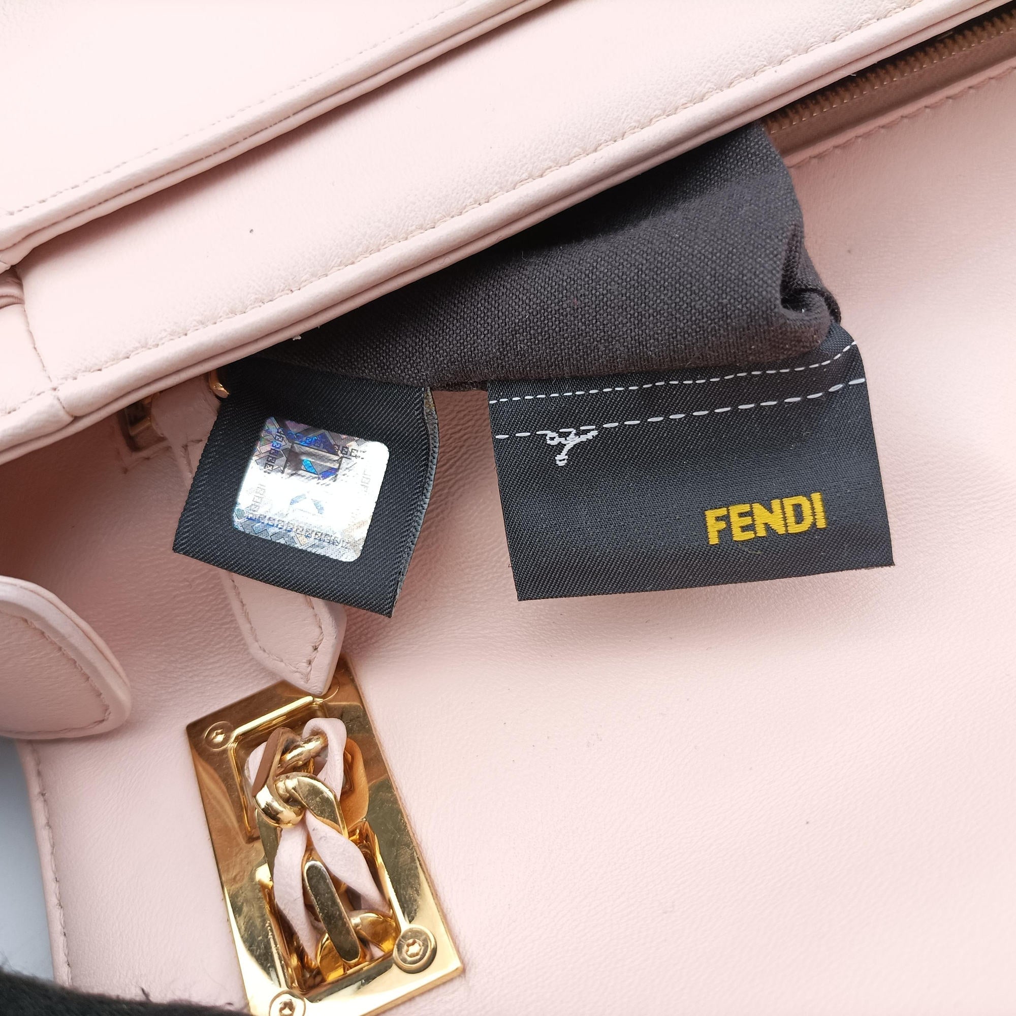 Secondhand Fendi Be Baguette Pink Leather 8BR677 shoulderbag | stylenewstar