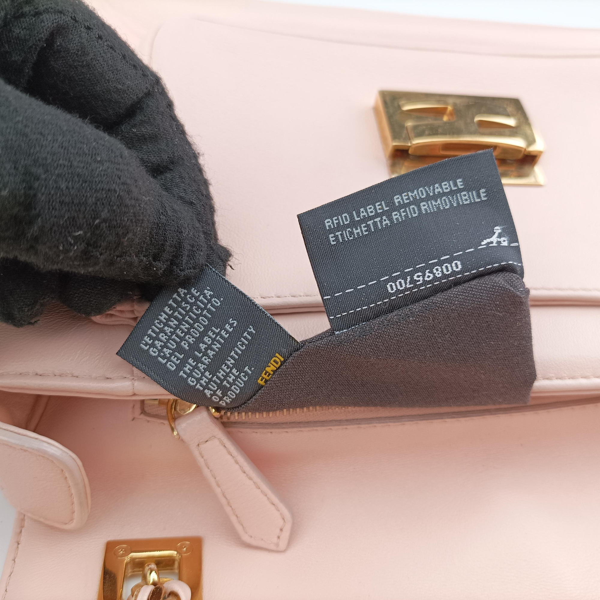 Secondhand Fendi Be Baguette Pink Leather 8BR677 shoulderbag | stylenewstar