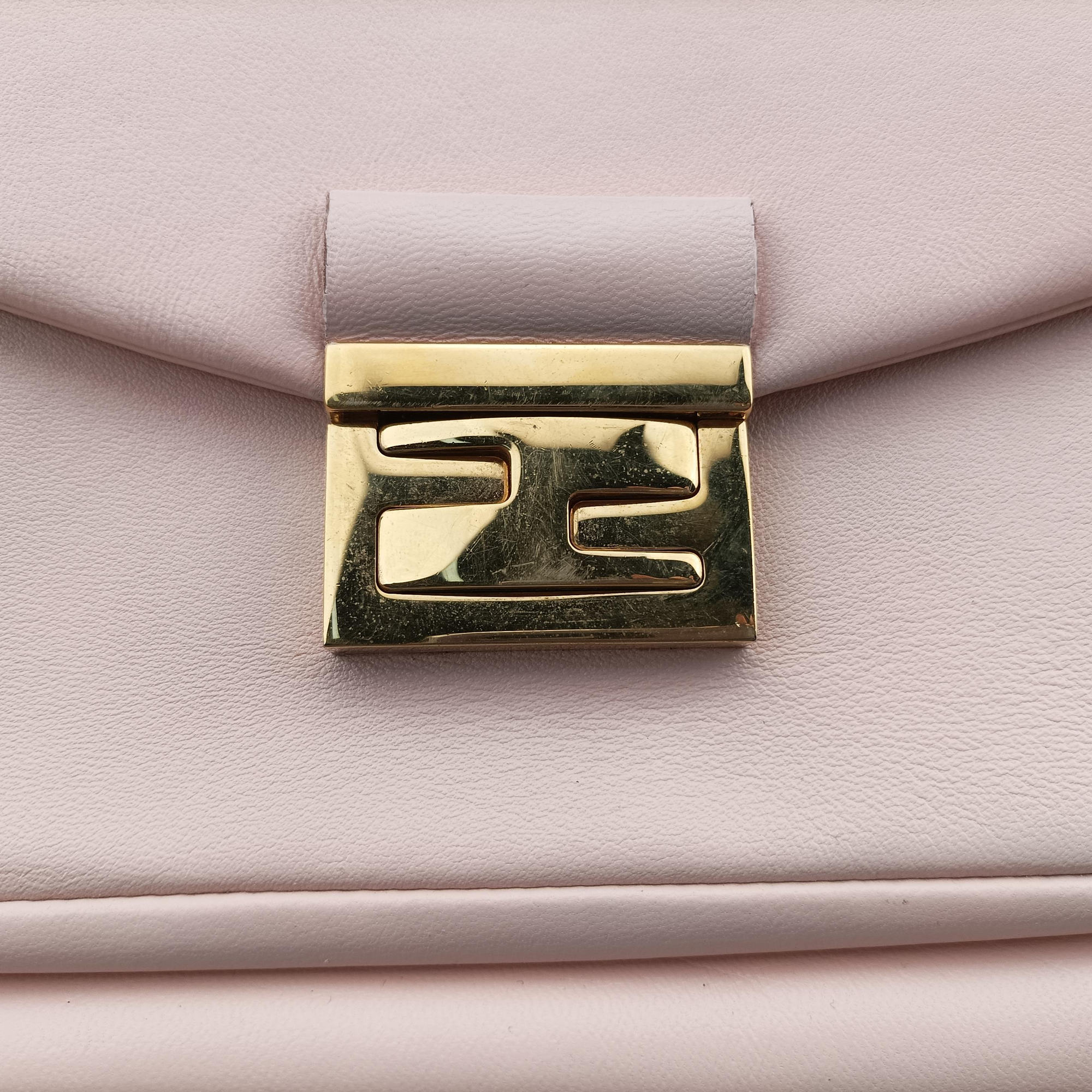 Secondhand Fendi Be Baguette Pink Leather 8BR677 shoulderbag | stylenewstar