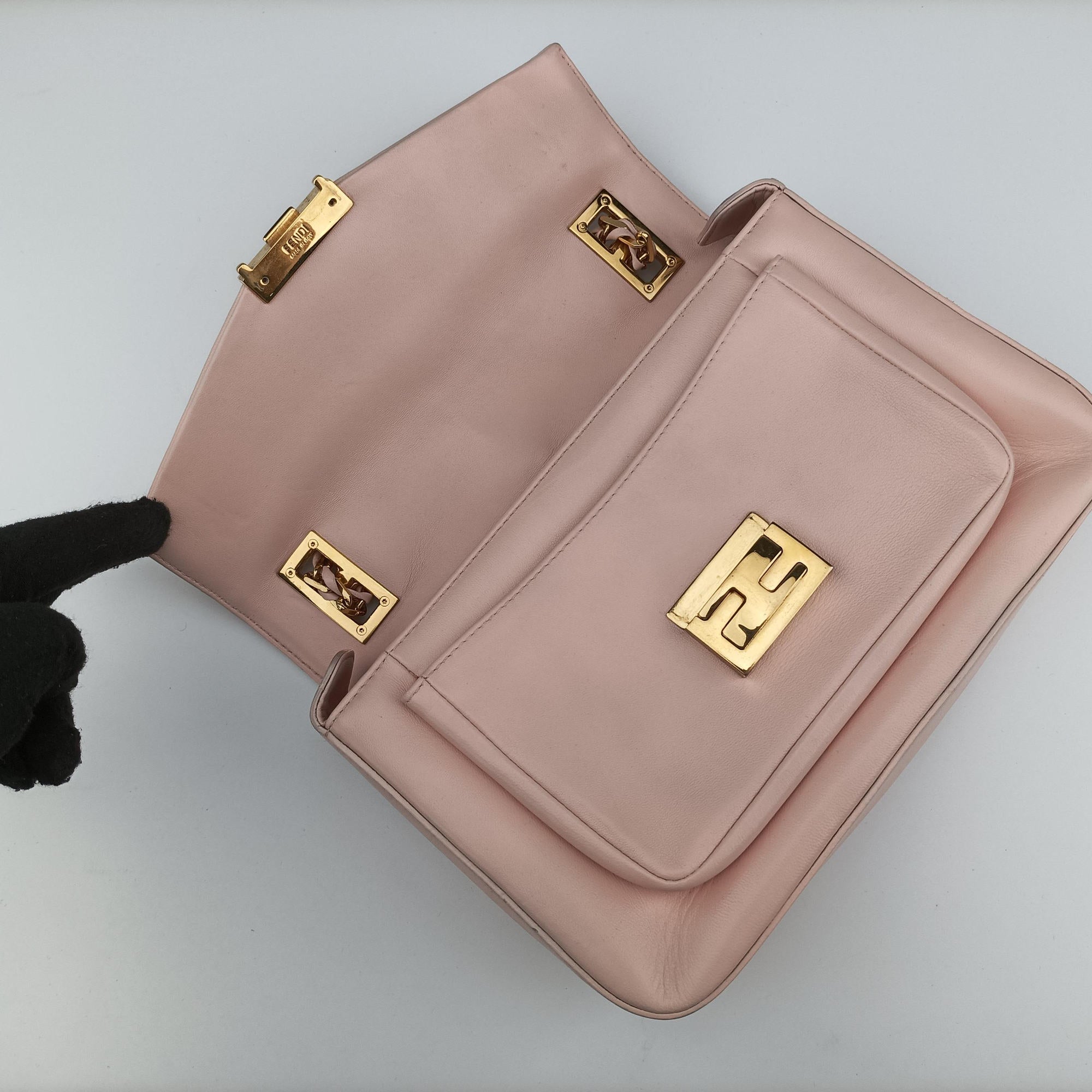 Secondhand Fendi Be Baguette Pink Leather 8BR677 shoulderbag | stylenewstar