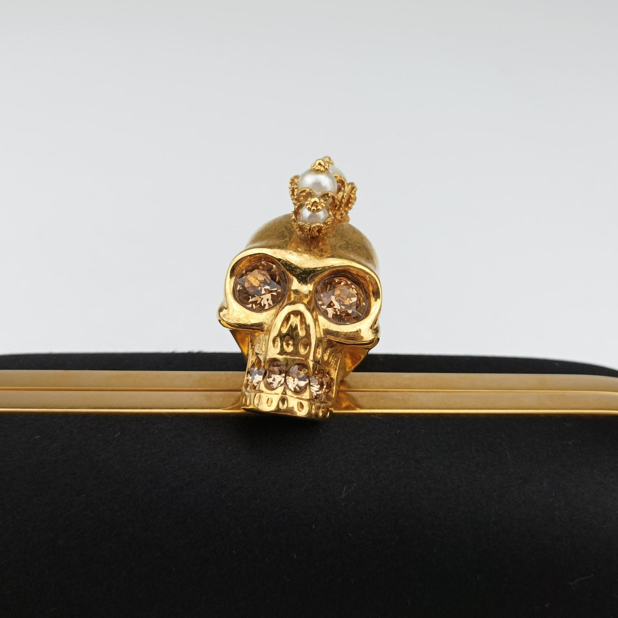 Pre-owned Alexander McQueen Skull Box Black silk  clutchbag | stylenewstar