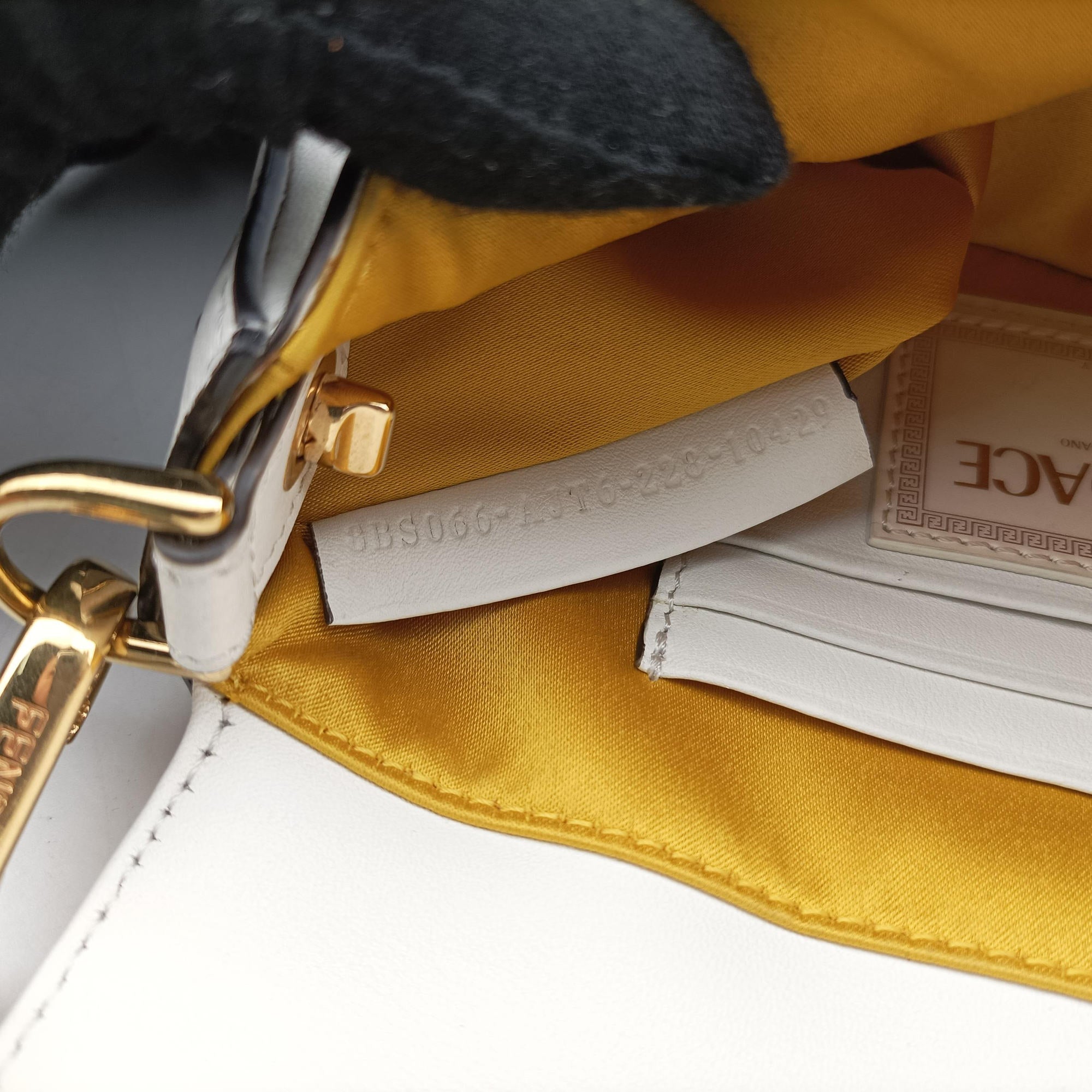 Pre-owned Fendi Fendace Brooch Mini Baguette White Leather 8BS066 shoulderbag | stylenewstar