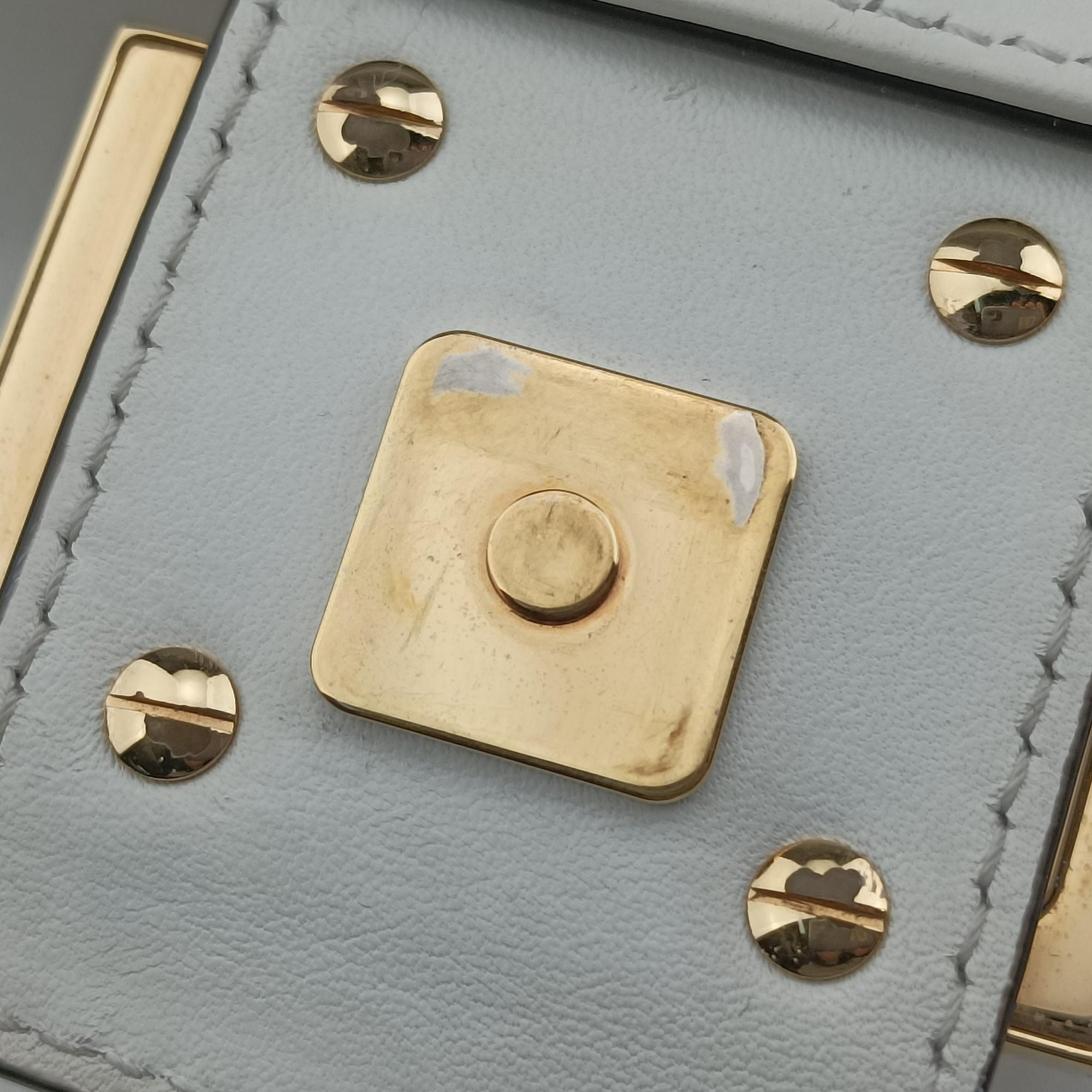 Pre-owned Fendi Fendace Brooch Mini Baguette White Leather 8BS066 shoulderbag | stylenewstar