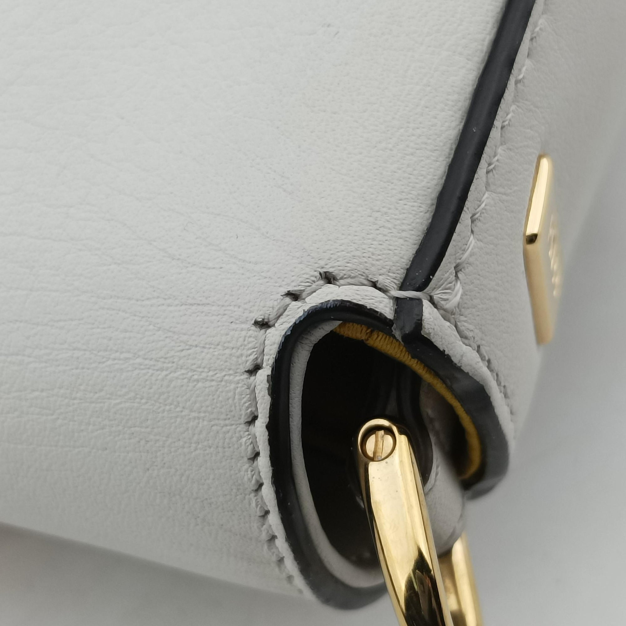 Pre-owned Fendi Fendace Brooch Mini Baguette White Leather 8BS066 shoulderbag | stylenewstar