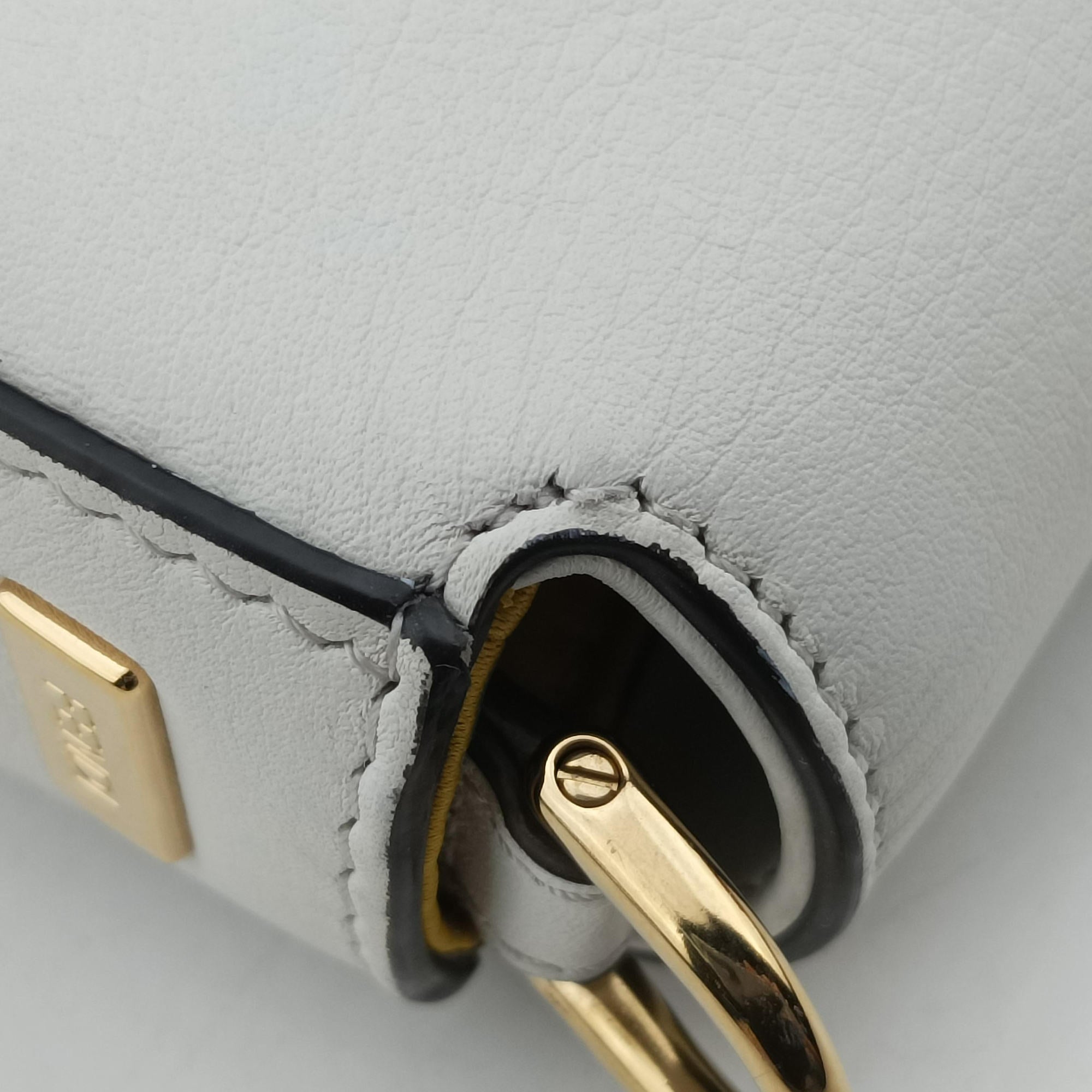 Pre-owned Fendi Fendace Brooch Mini Baguette White Leather 8BS066 shoulderbag | stylenewstar