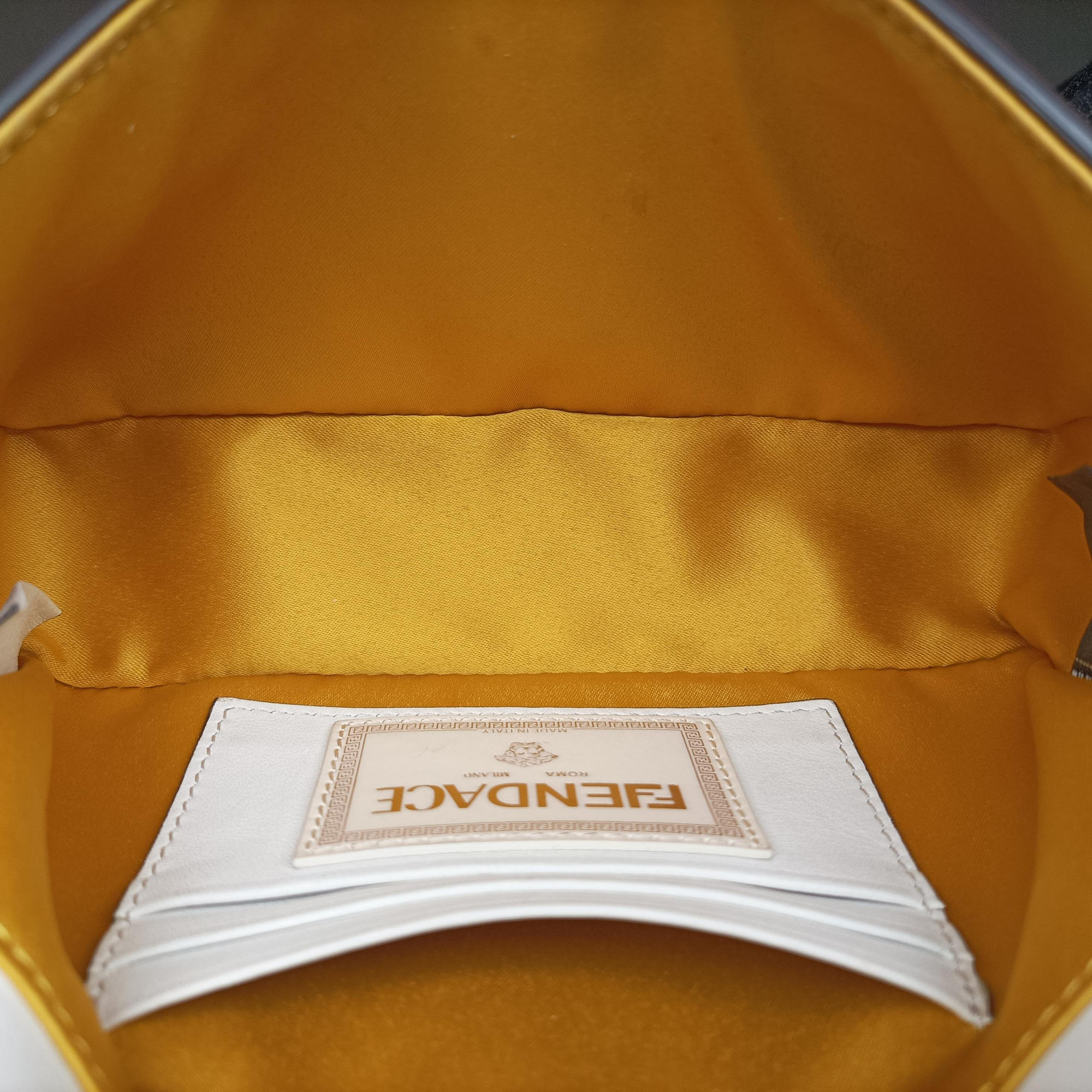 Pre-owned Fendi Fendace Brooch Mini Baguette White Leather 8BS066 shoulderbag | stylenewstar