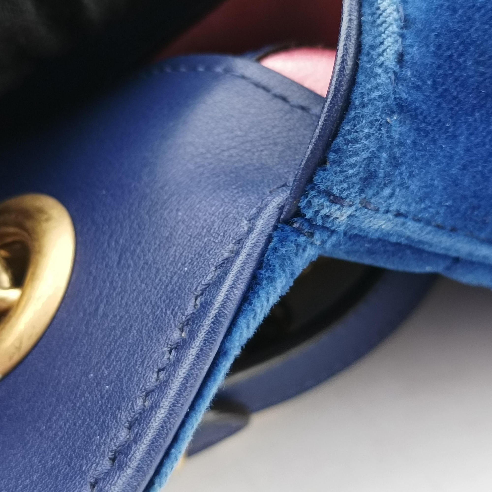 Pre-owned Gucci GG Marmont Blue velour 446744 shoulderbag | stylenewstar