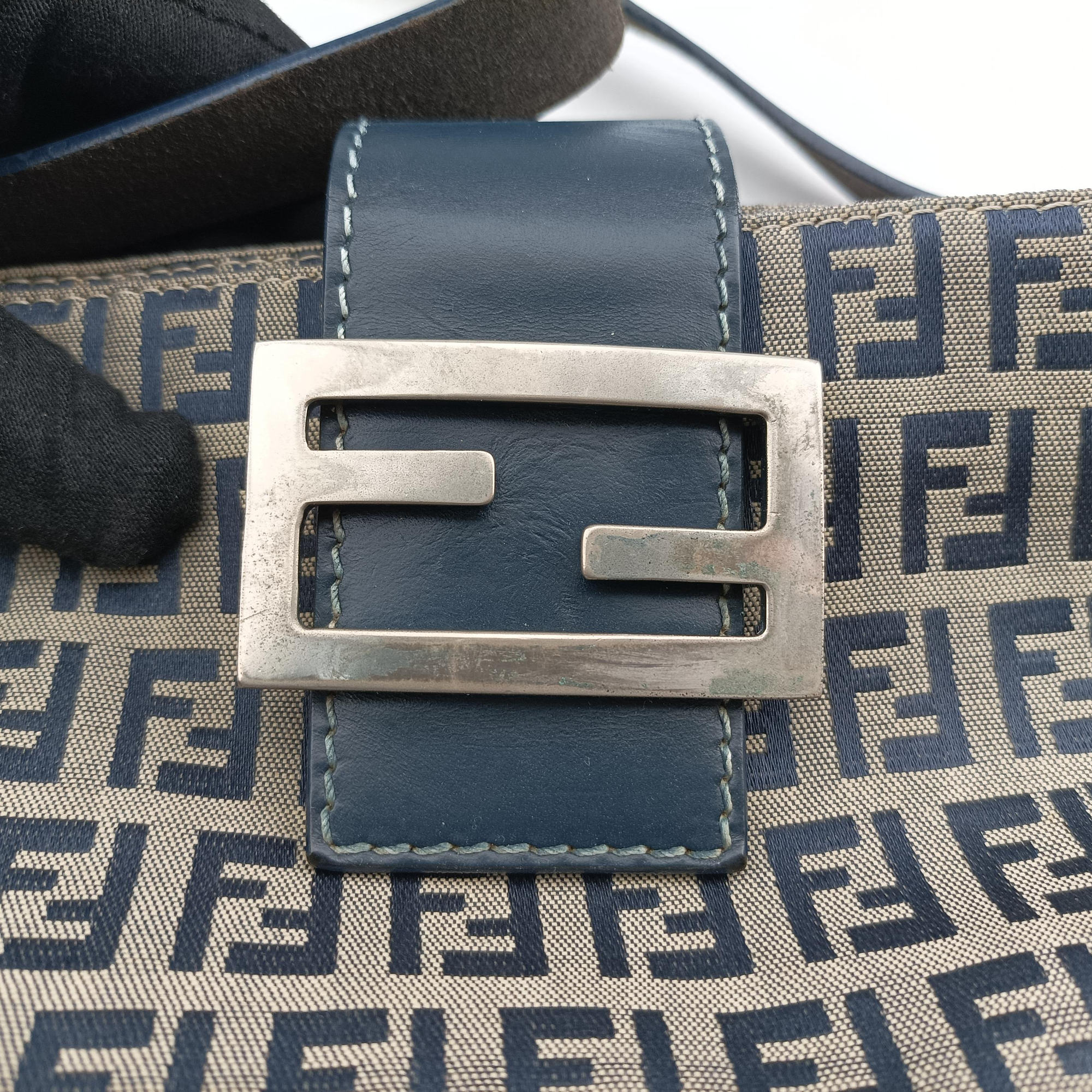 Pre-owned Fendi Zucchino Navy×beige canvas×Leather  shoulderbag | stylenewstar