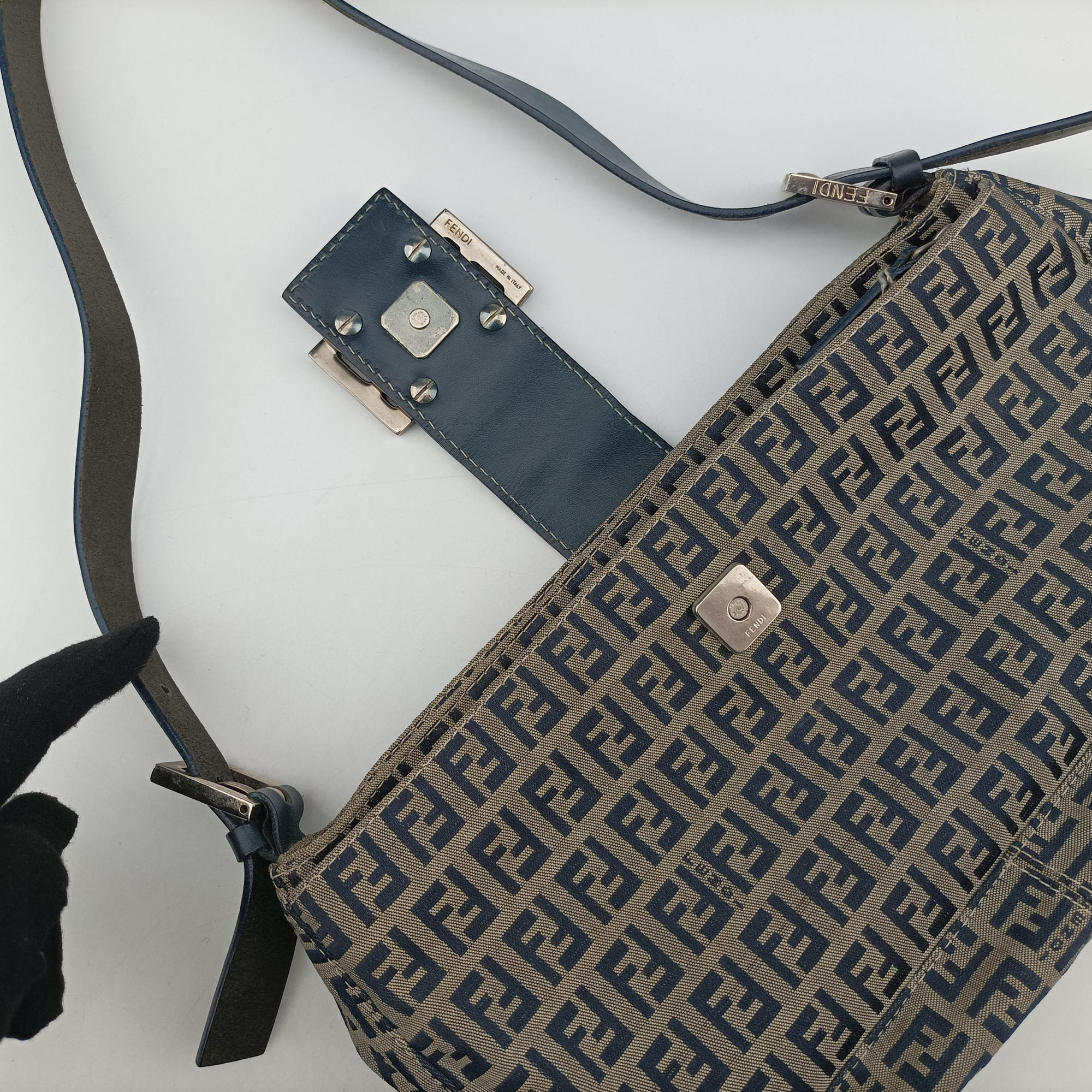 Pre-owned Fendi Zucchino Navy×beige canvas×Leather  shoulderbag | stylenewstar