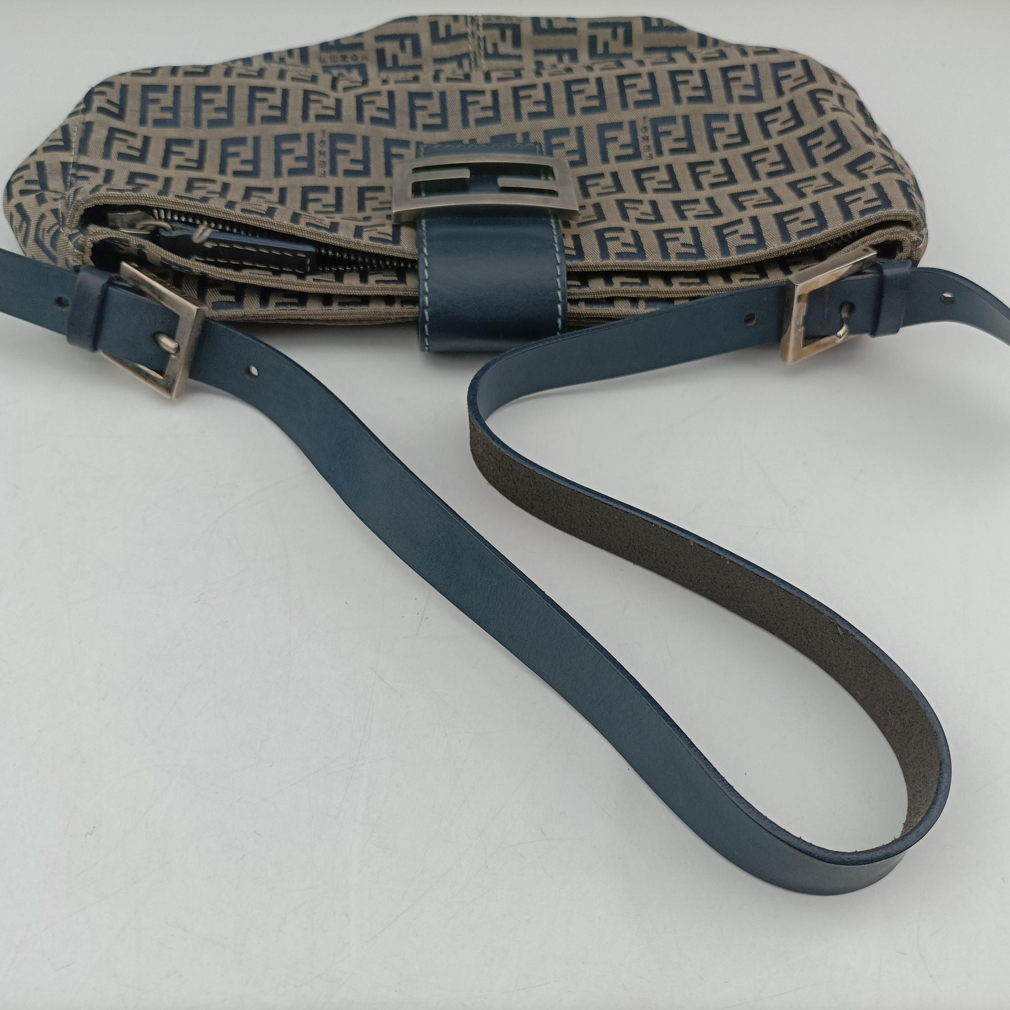 Pre-owned Fendi Zucchino Navy×beige canvas×Leather  shoulderbag | stylenewstar