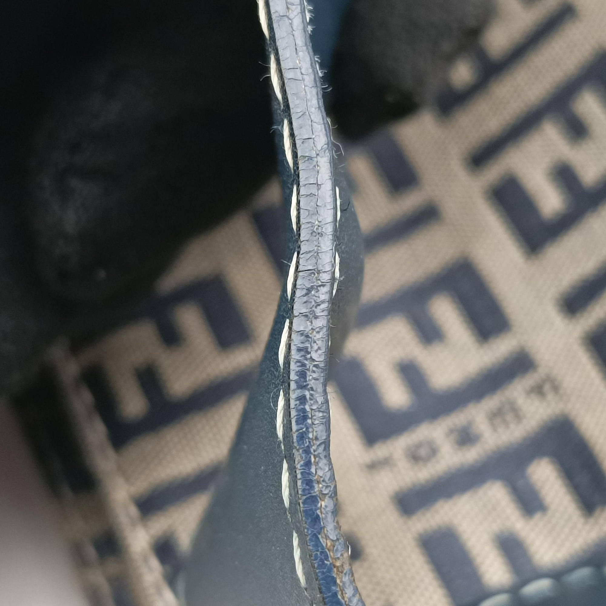 Pre-owned Fendi Zucchino Navy×beige canvas×Leather  shoulderbag | stylenewstar