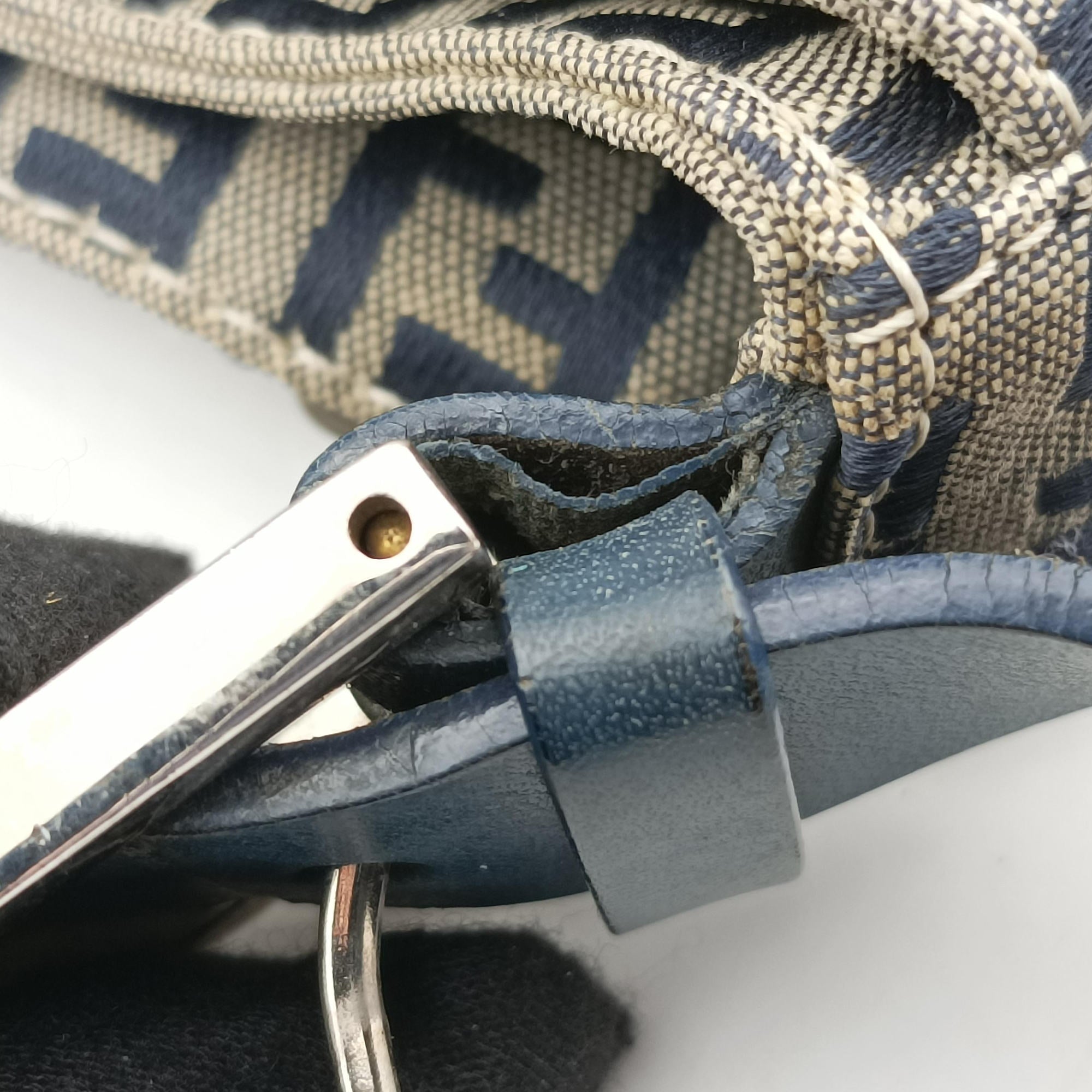 Pre-owned Fendi Zucchino Navy×beige canvas×Leather  shoulderbag | stylenewstar