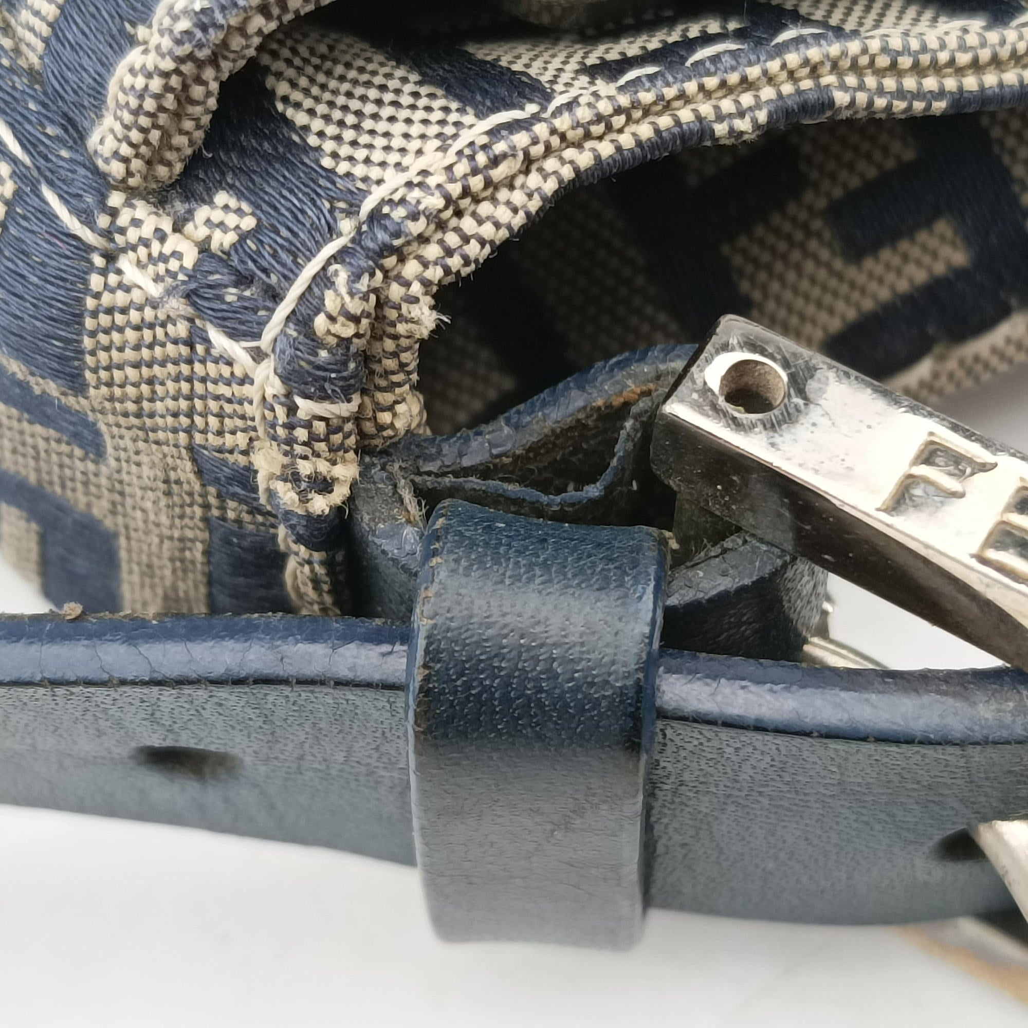 Pre-owned Fendi Zucchino Navy×beige canvas×Leather  shoulderbag | stylenewstar