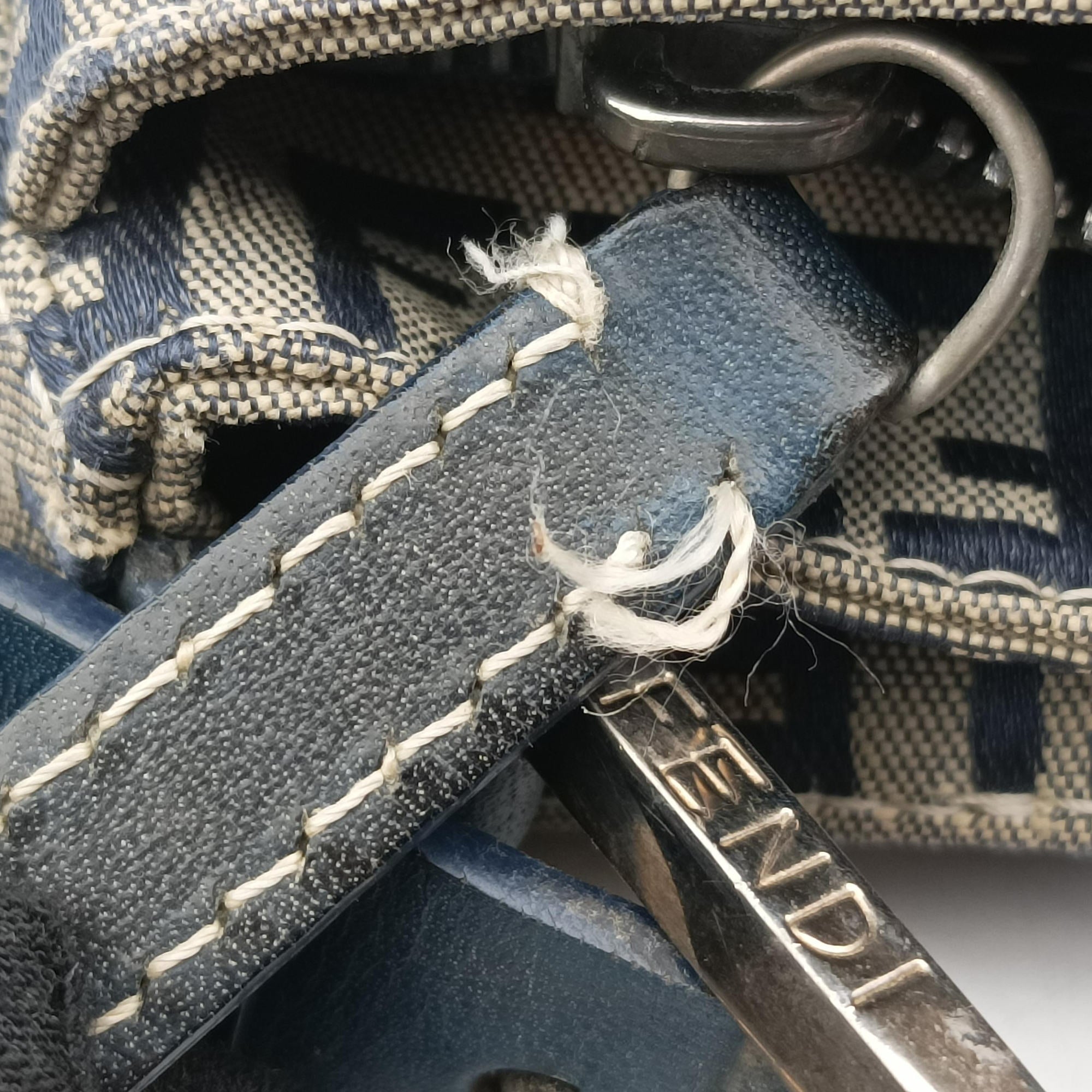 Pre-owned Fendi Zucchino Navy×beige canvas×Leather  shoulderbag | stylenewstar