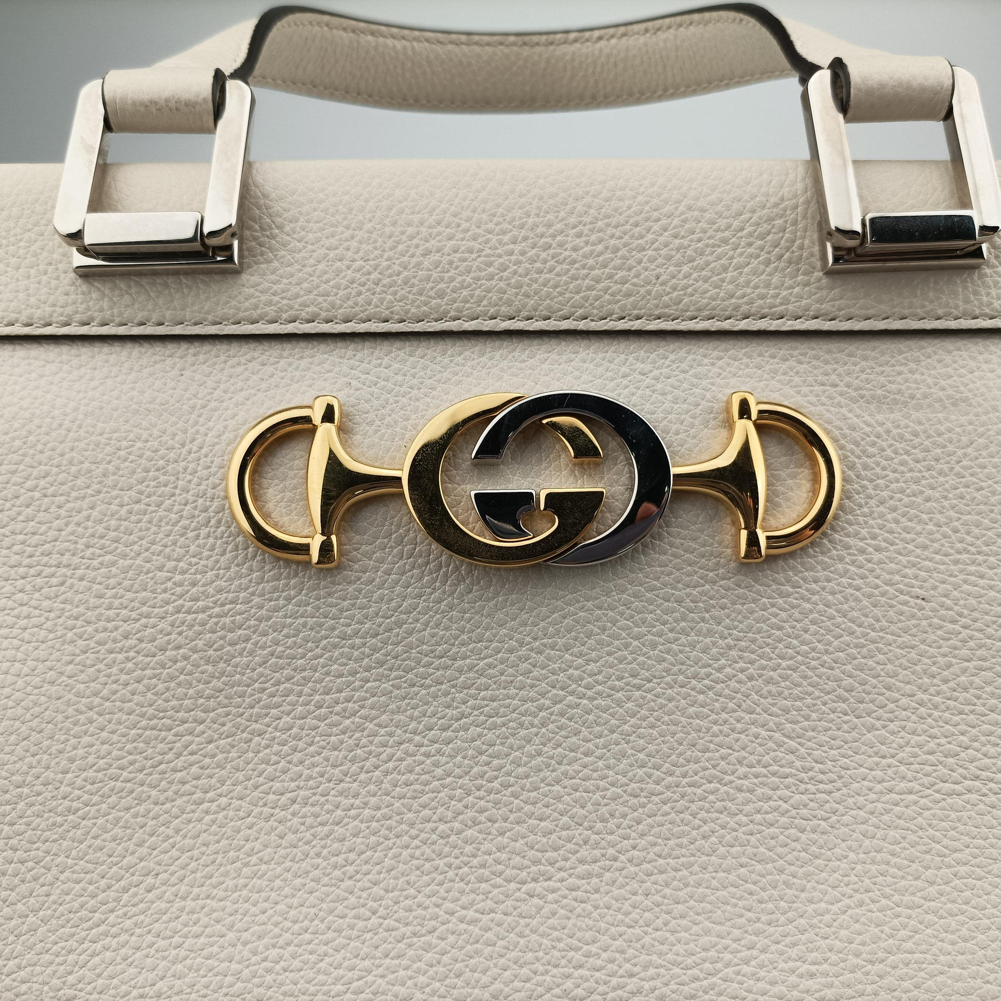 Pre-owned Gucci Zumi White Leather 564714 shoulderbag | stylenewstar