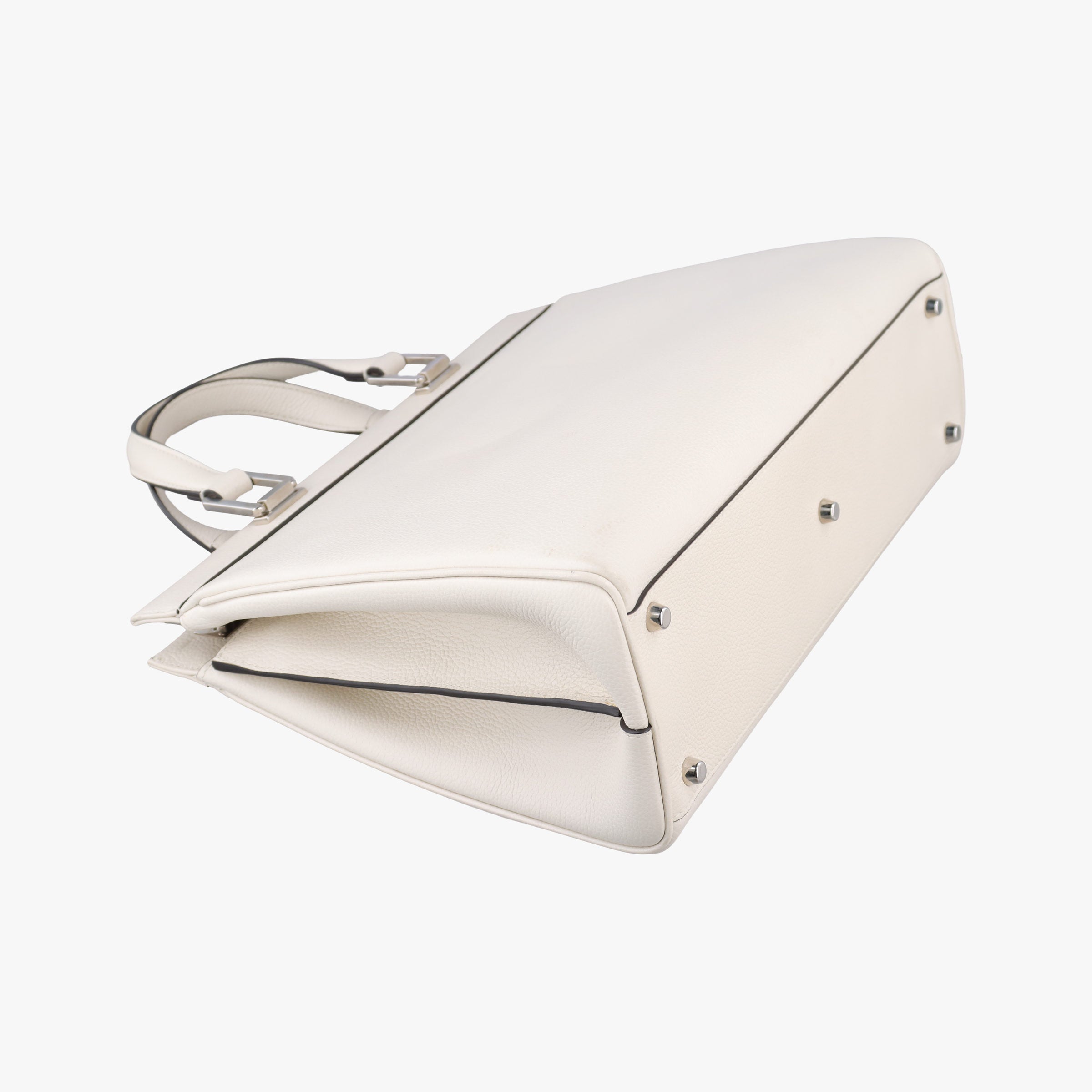 Pre-owned Gucci Zumi White Leather 564714 shoulderbag | stylenewstar
