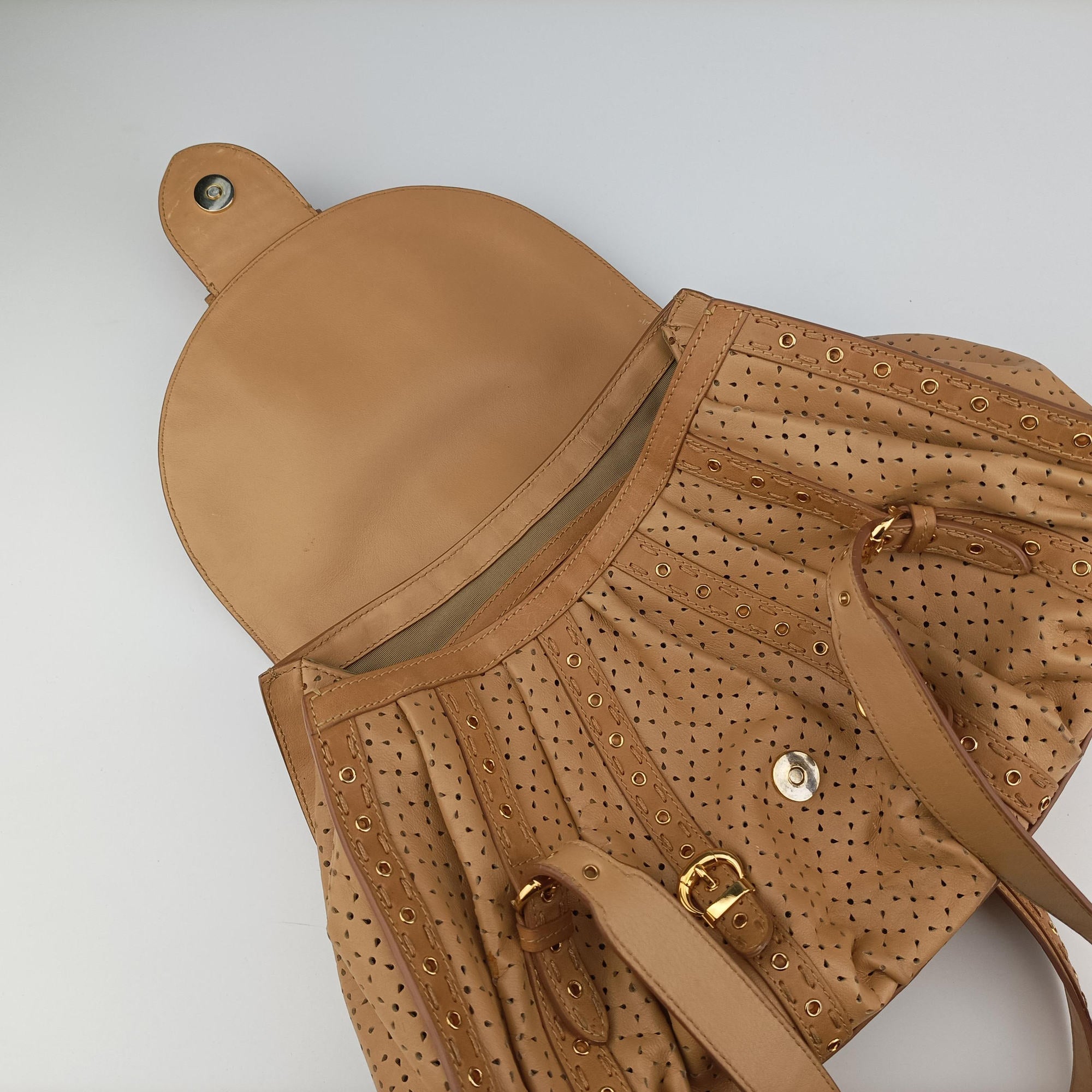 Pre-owned Christian Dior Savane Chic Miel Beige Leather  handbag | stylenewstar