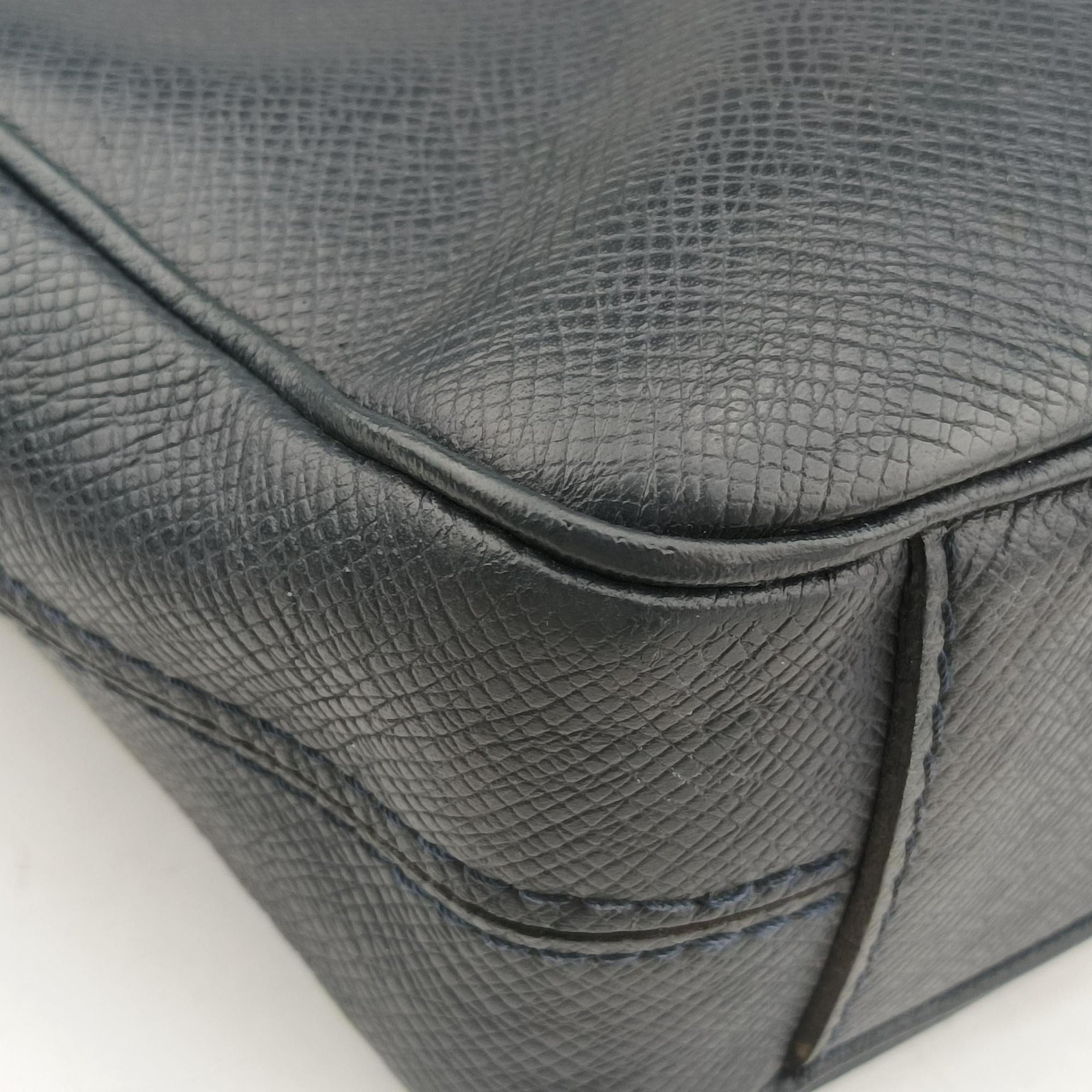 Pre-owned Louis Vuitton Port Document Voyage PM Navy Taiga M30639 handbag | stylenewstar