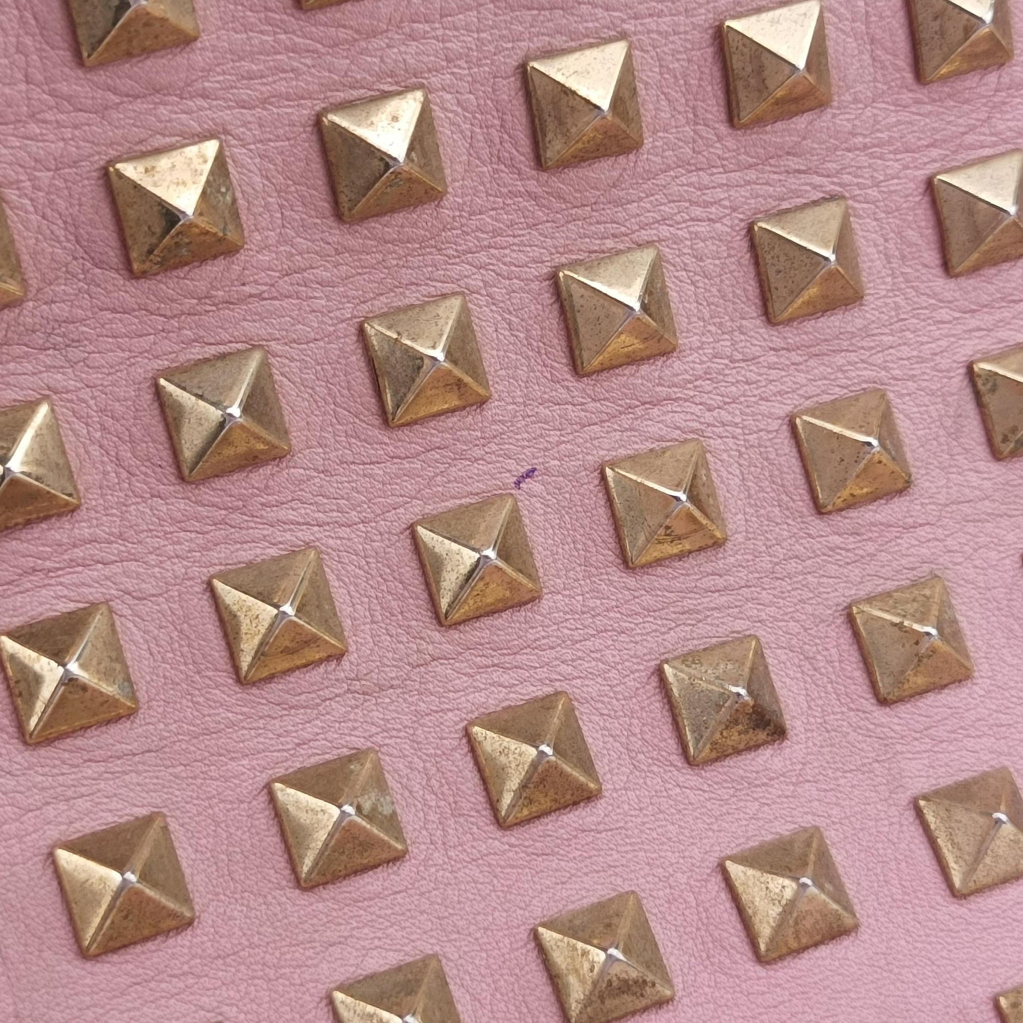 Secondhand Valentino Rockstud Pink leather  handbag | stylenewstar