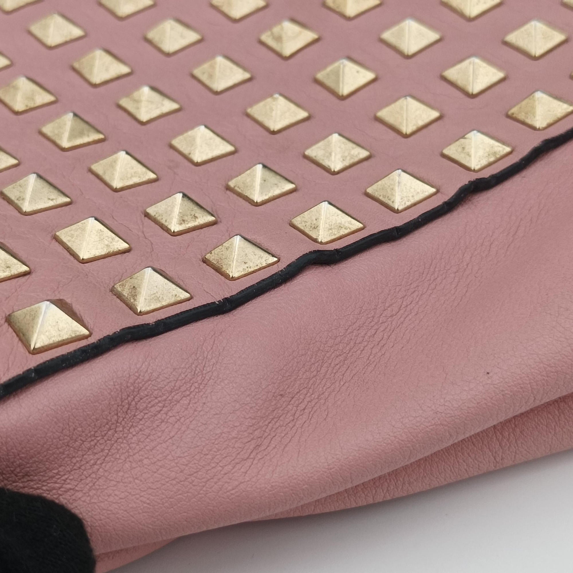 Secondhand Valentino Rockstud Pink leather  handbag | stylenewstar