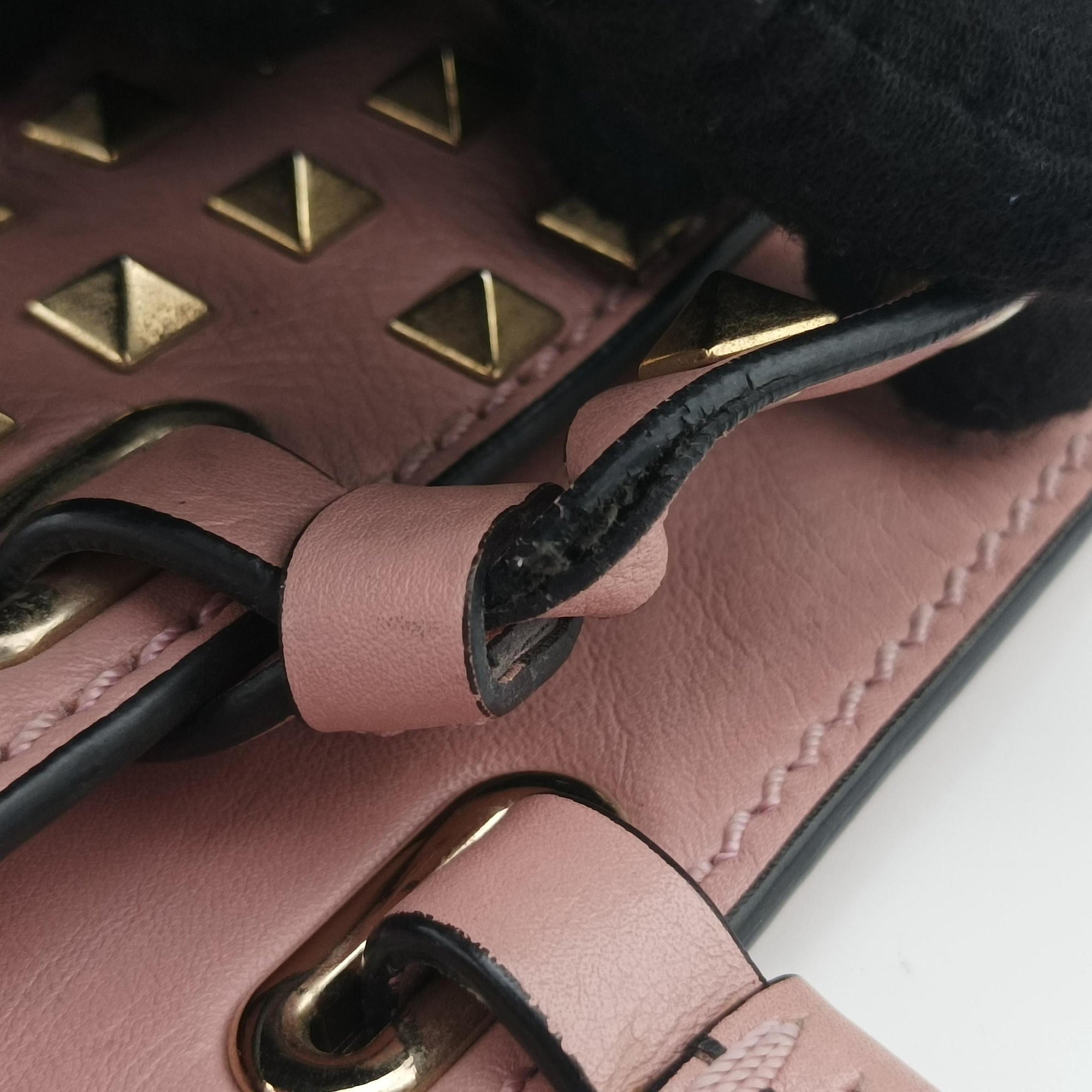 Secondhand Valentino Rockstud Pink leather  handbag | stylenewstar