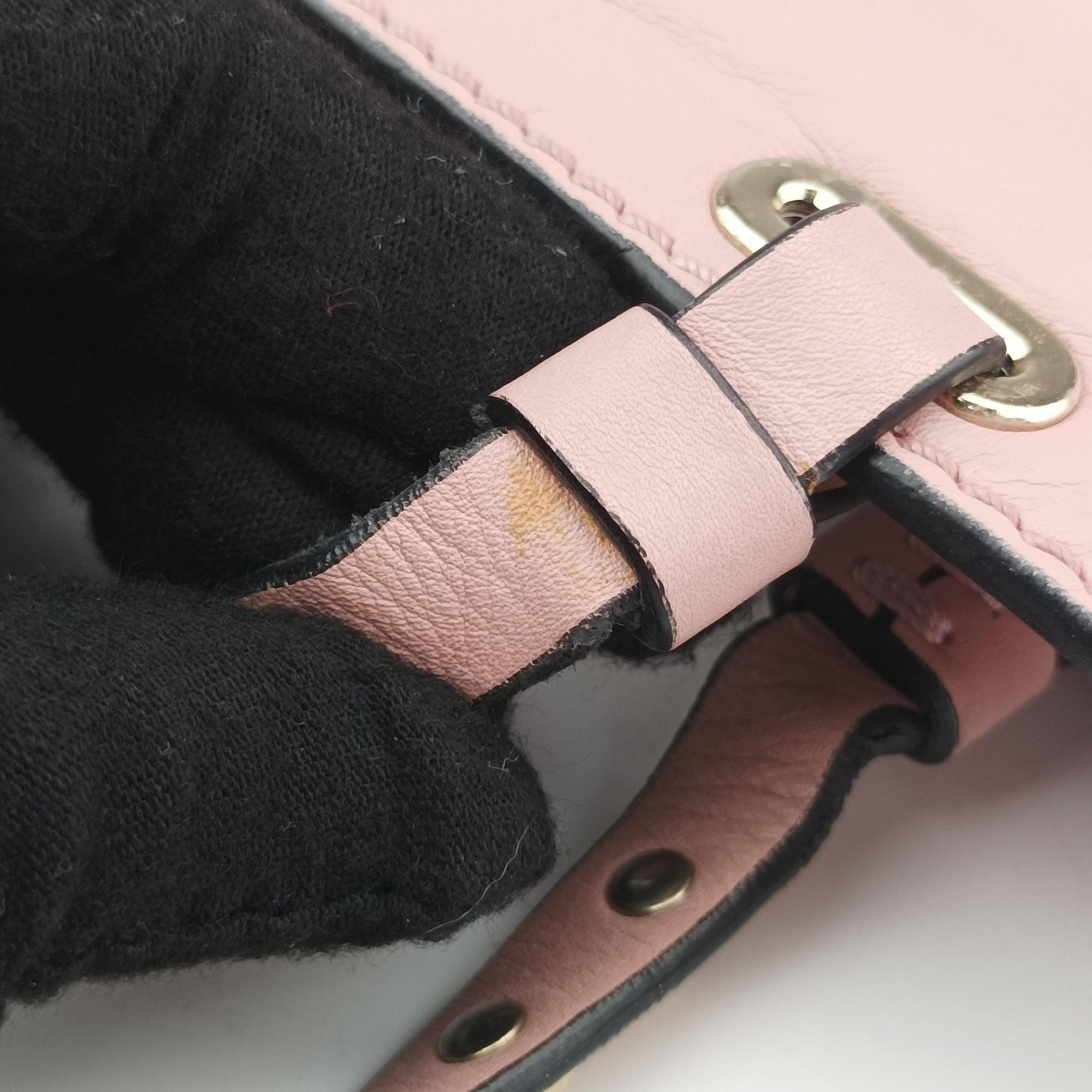 Secondhand Valentino Rockstud Pink leather  handbag | stylenewstar