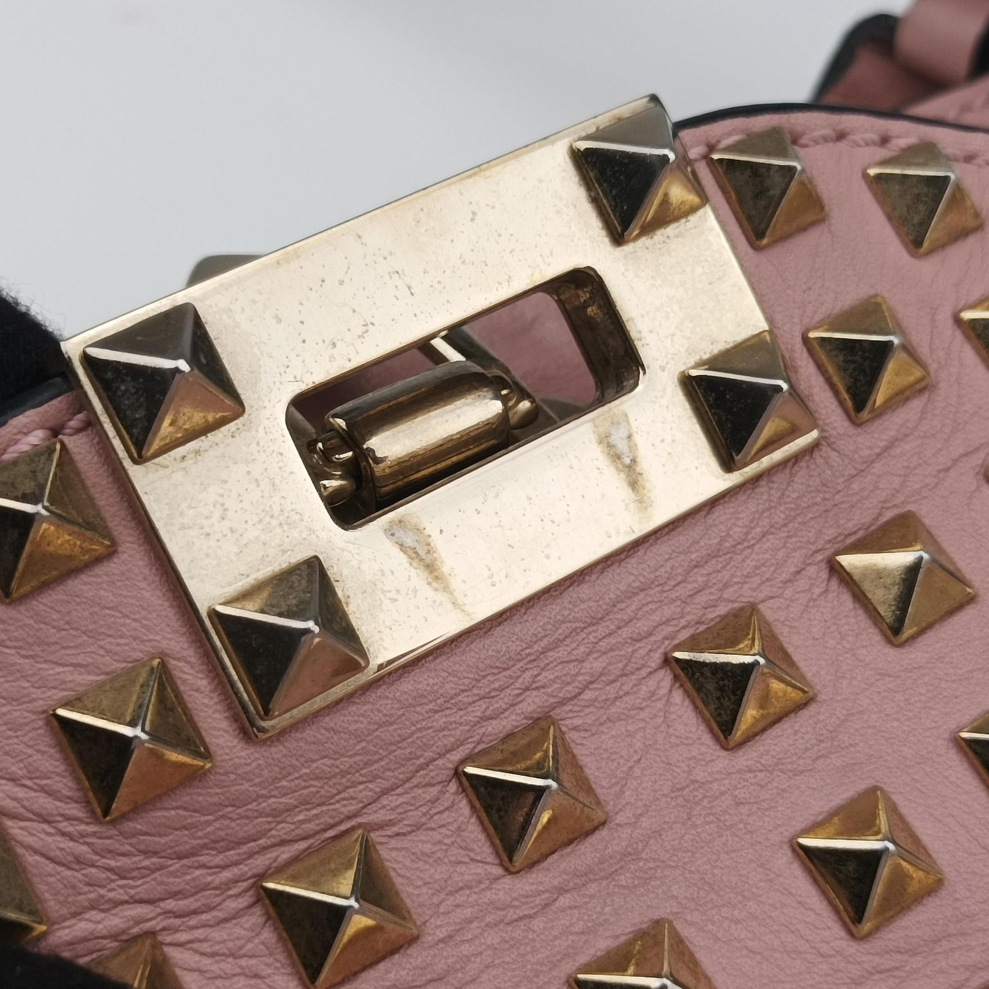 Secondhand Valentino Rockstud Pink leather  handbag | stylenewstar