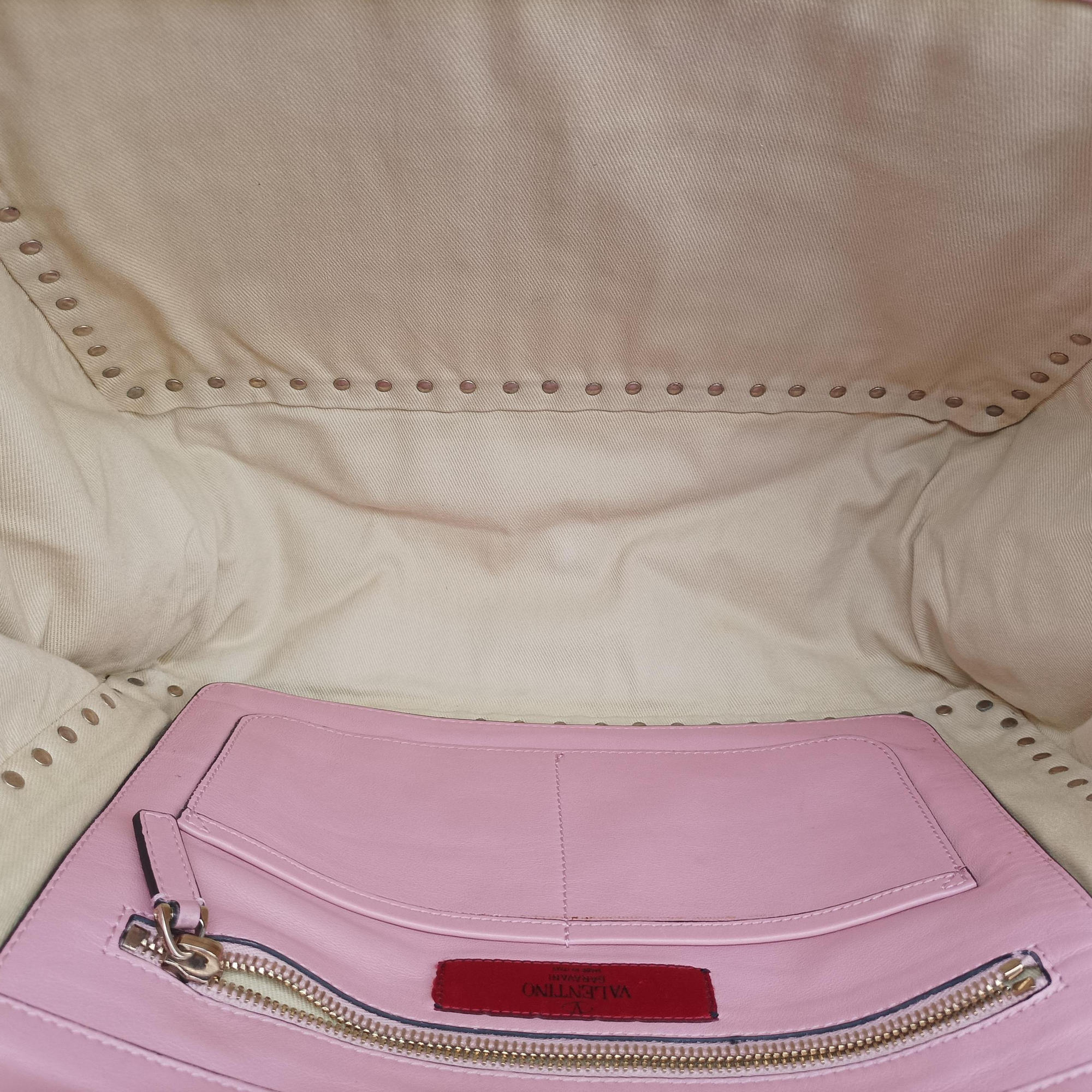 Secondhand Valentino Rockstud Pink leather  handbag | stylenewstar