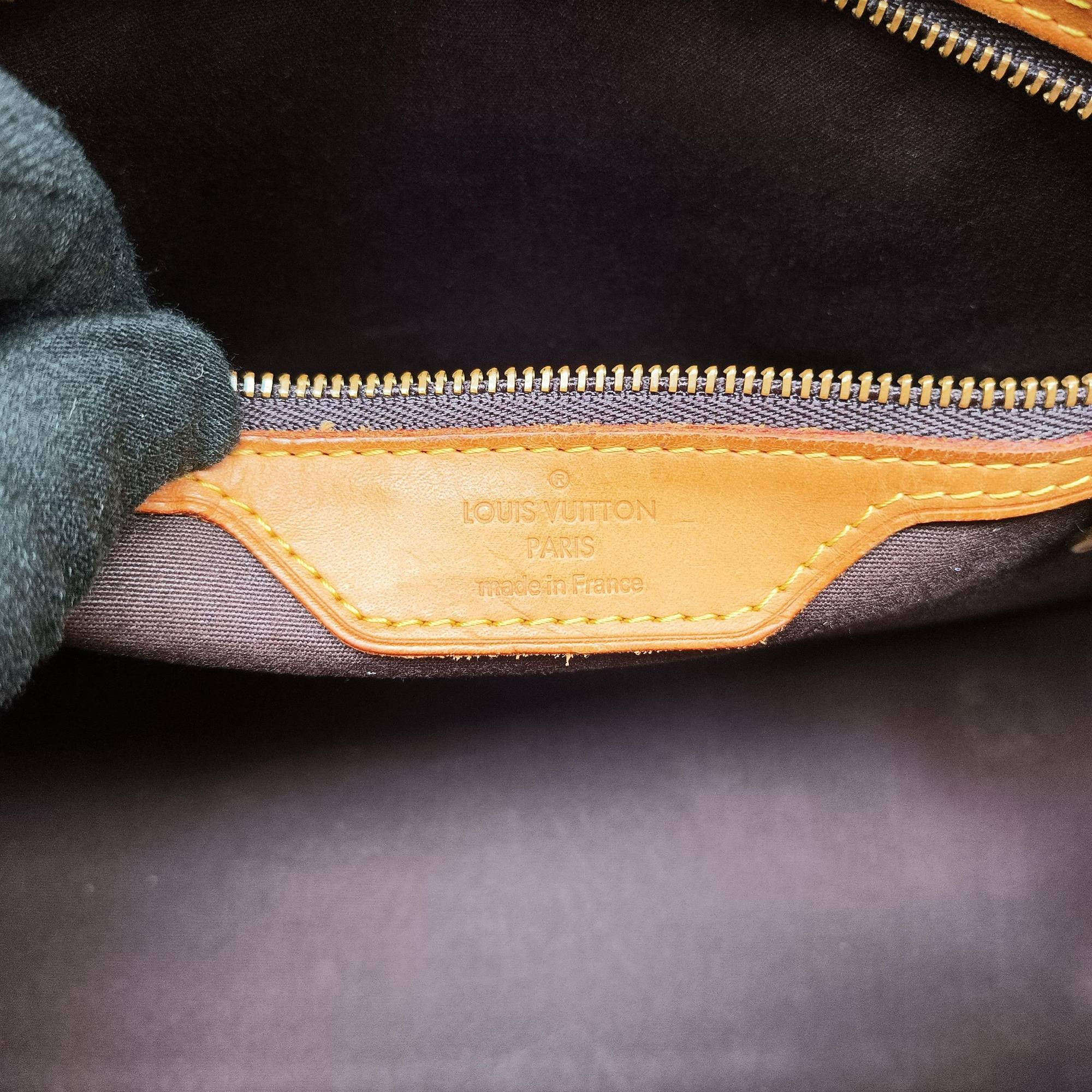 Secondhand Louis Vuitton Brea MM AMARANTE Vernis M91619 shoulderbag | stylenewstar