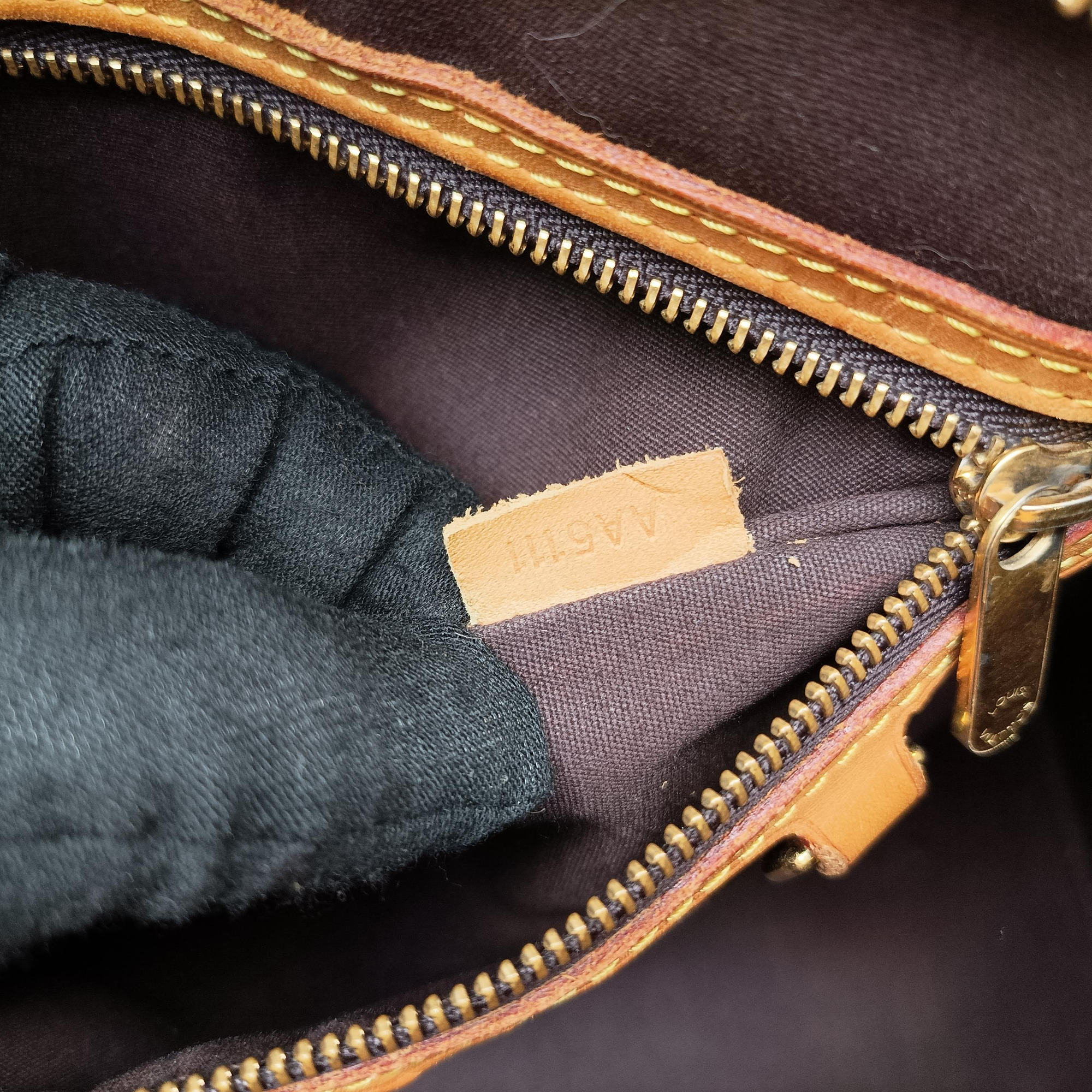 Secondhand Louis Vuitton Brea MM AMARANTE Vernis M91619 shoulderbag | stylenewstar