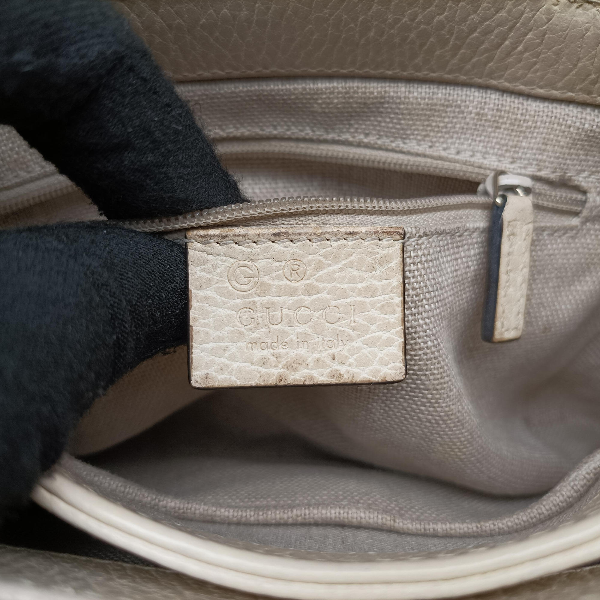 Pre-owned Gucci Interlocking G Ivory Leather 607720 shoulderbag | stylenewstar
