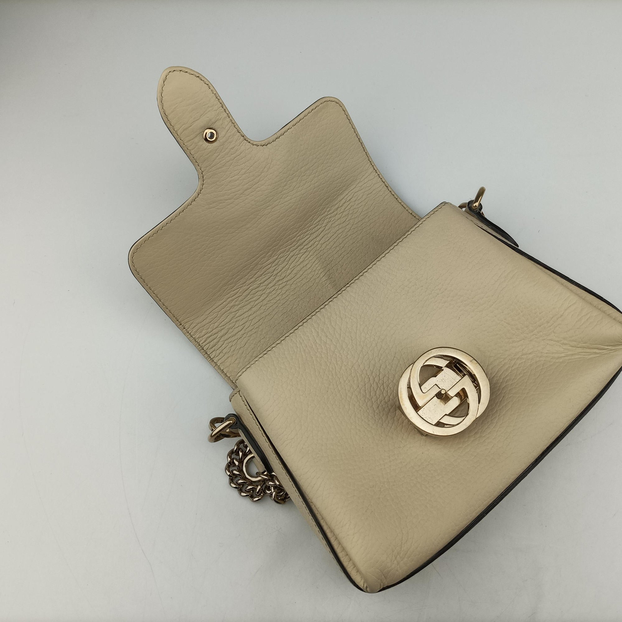 Pre-owned Gucci Interlocking G Ivory Leather 607720 shoulderbag | stylenewstar