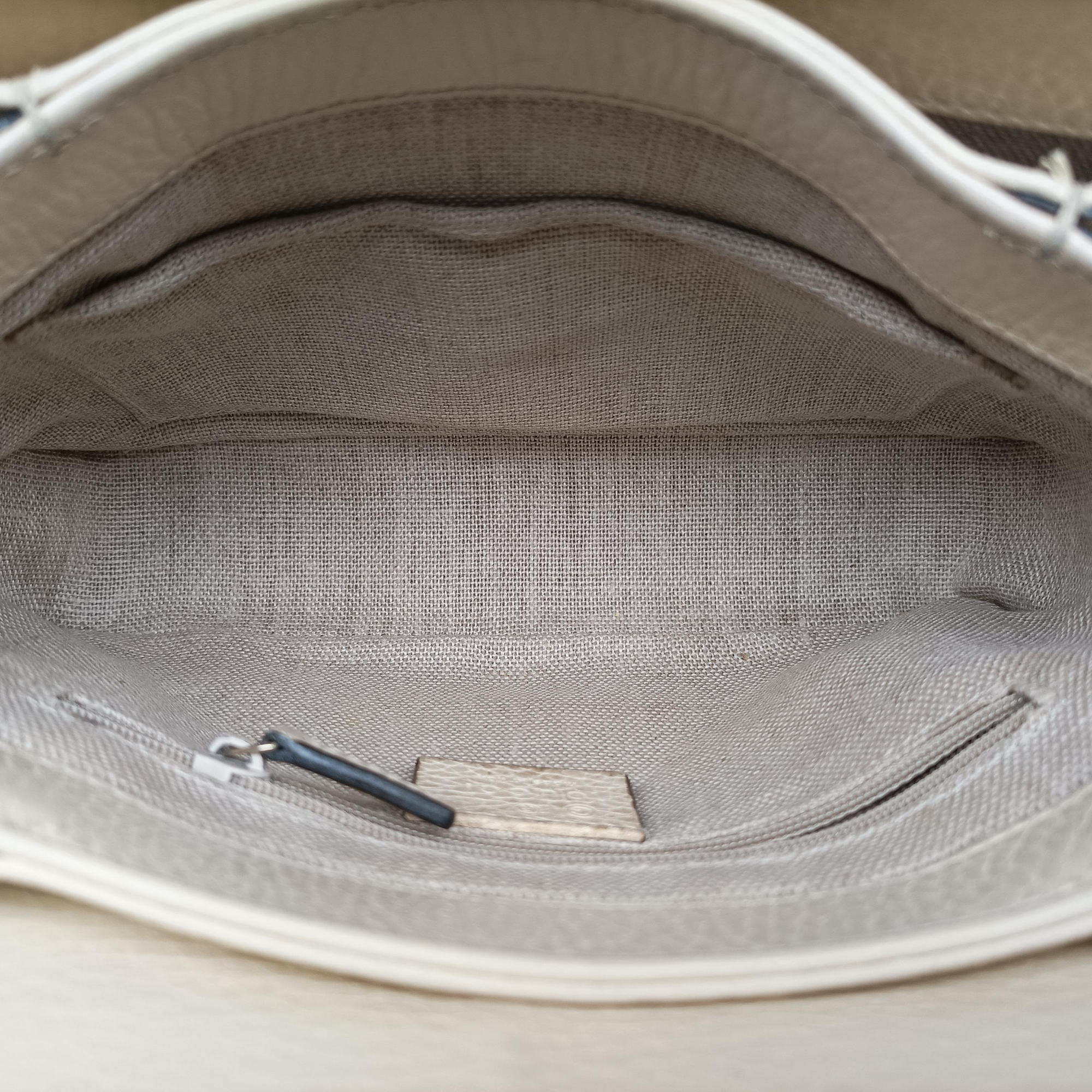 Pre-owned Gucci Interlocking G Ivory Leather 607720 shoulderbag | stylenewstar