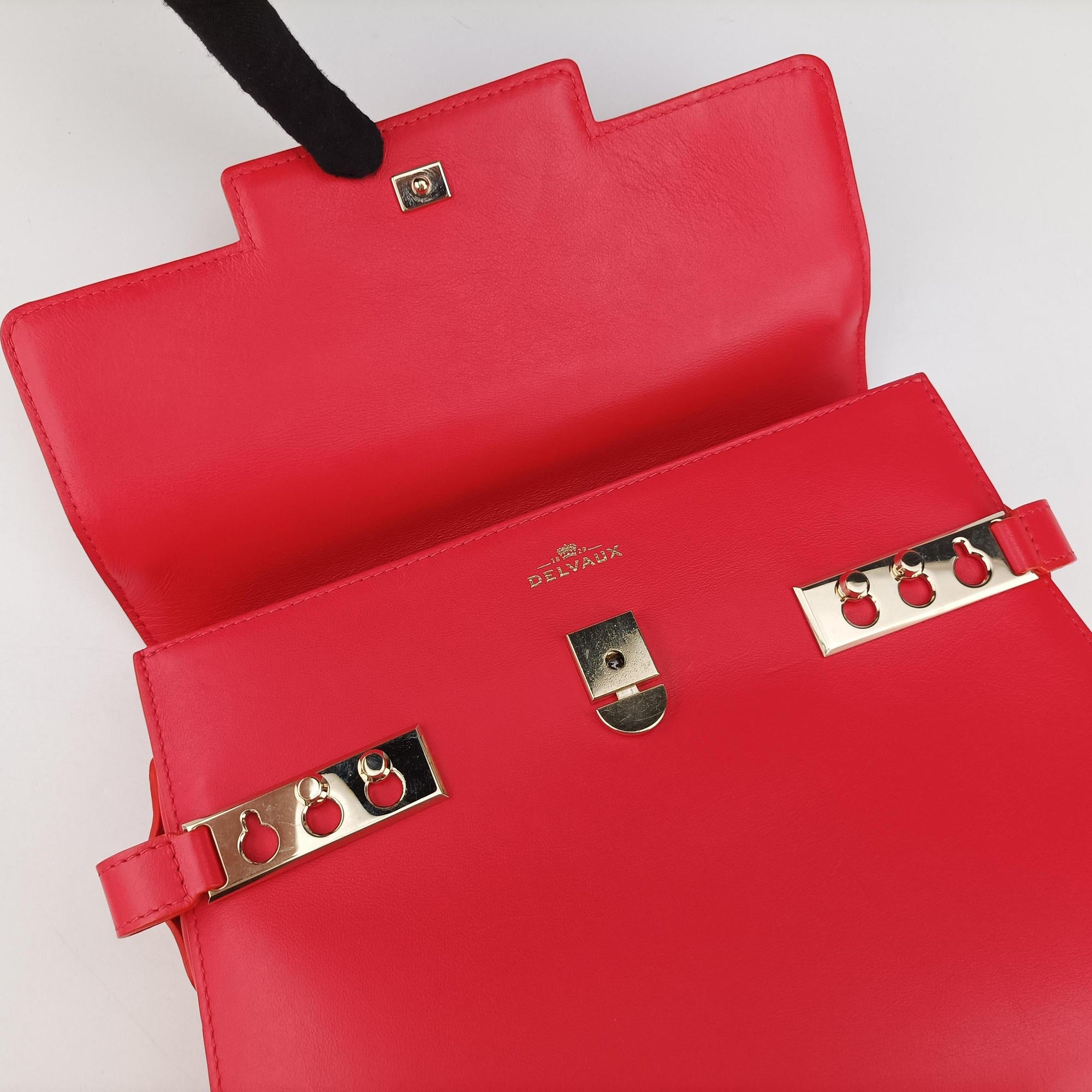 Pre-owned Delvaux Tan pete Red Leather  shoulderbag | stylenewstar