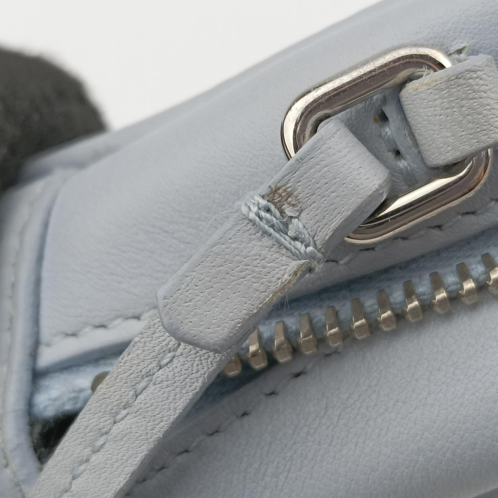 Pre-owned Yves Saint Laurent Monogram Blogger Blue Leather 425317 shoulderbag | stylenewstar