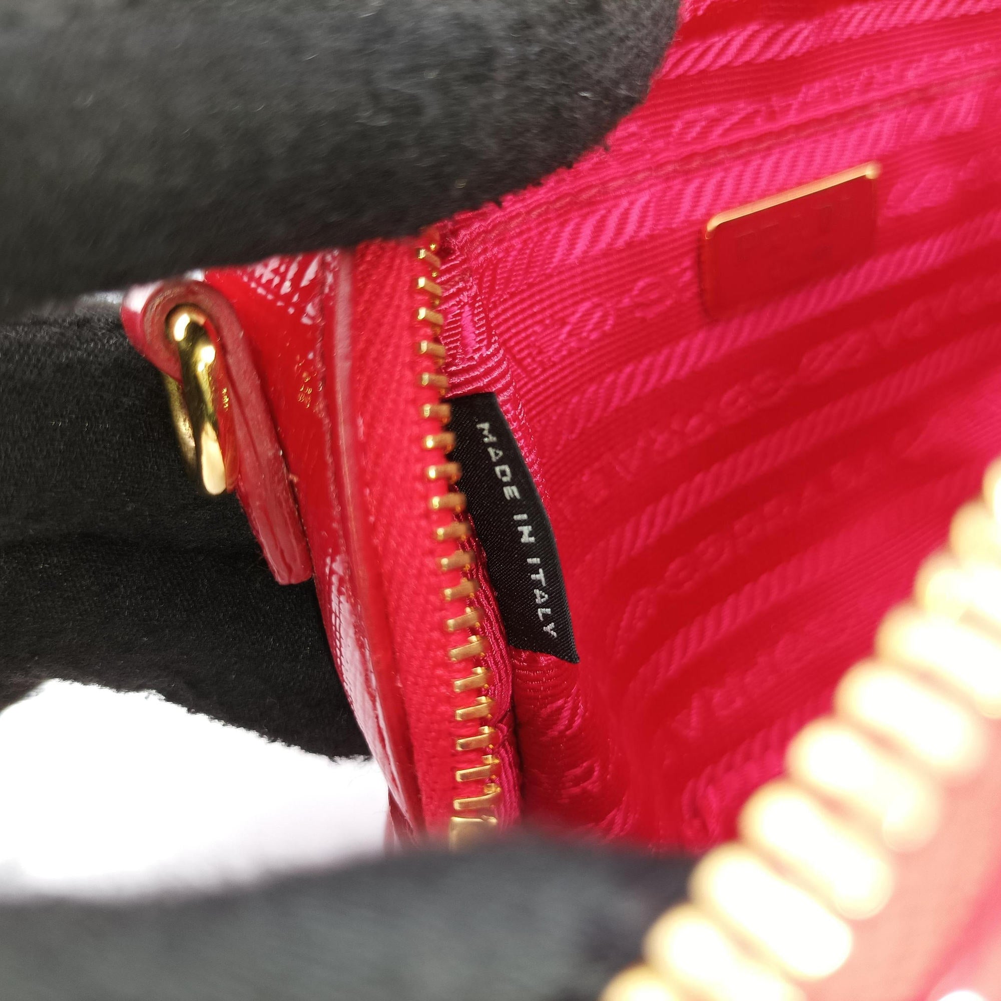 Pre-owned Prada VITELLO PHENIX Messenger Camera Red patent 1N1674 shoulderbag | stylenewstar