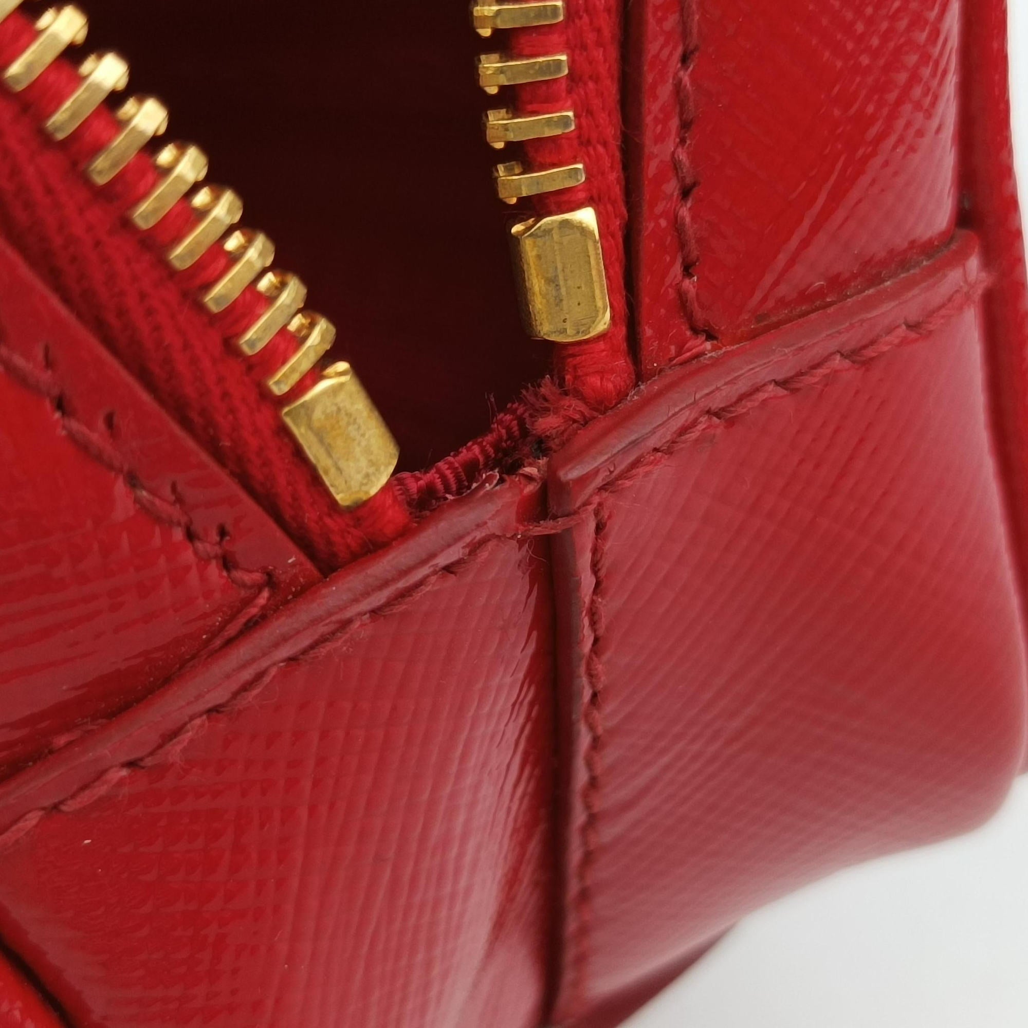 Pre-owned Prada VITELLO PHENIX Messenger Camera Red patent 1N1674 shoulderbag | stylenewstar