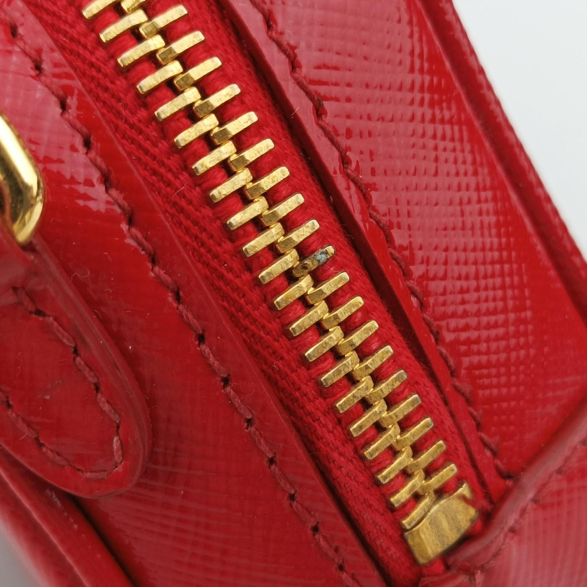 Pre-owned Prada VITELLO PHENIX Messenger Camera Red patent 1N1674 shoulderbag | stylenewstar