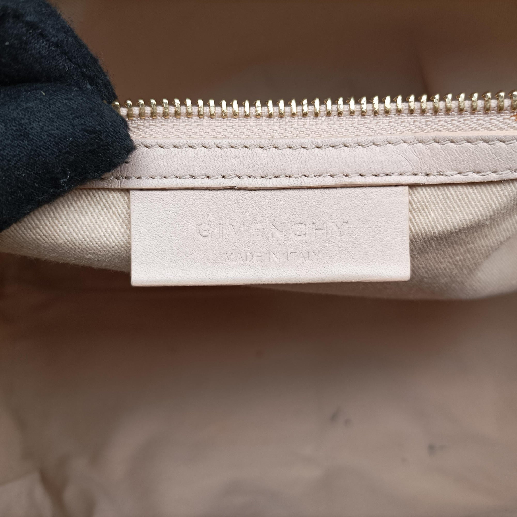 Secondhand Givenchy Antigona Beige Leather  shoulderbag | stylenewstar