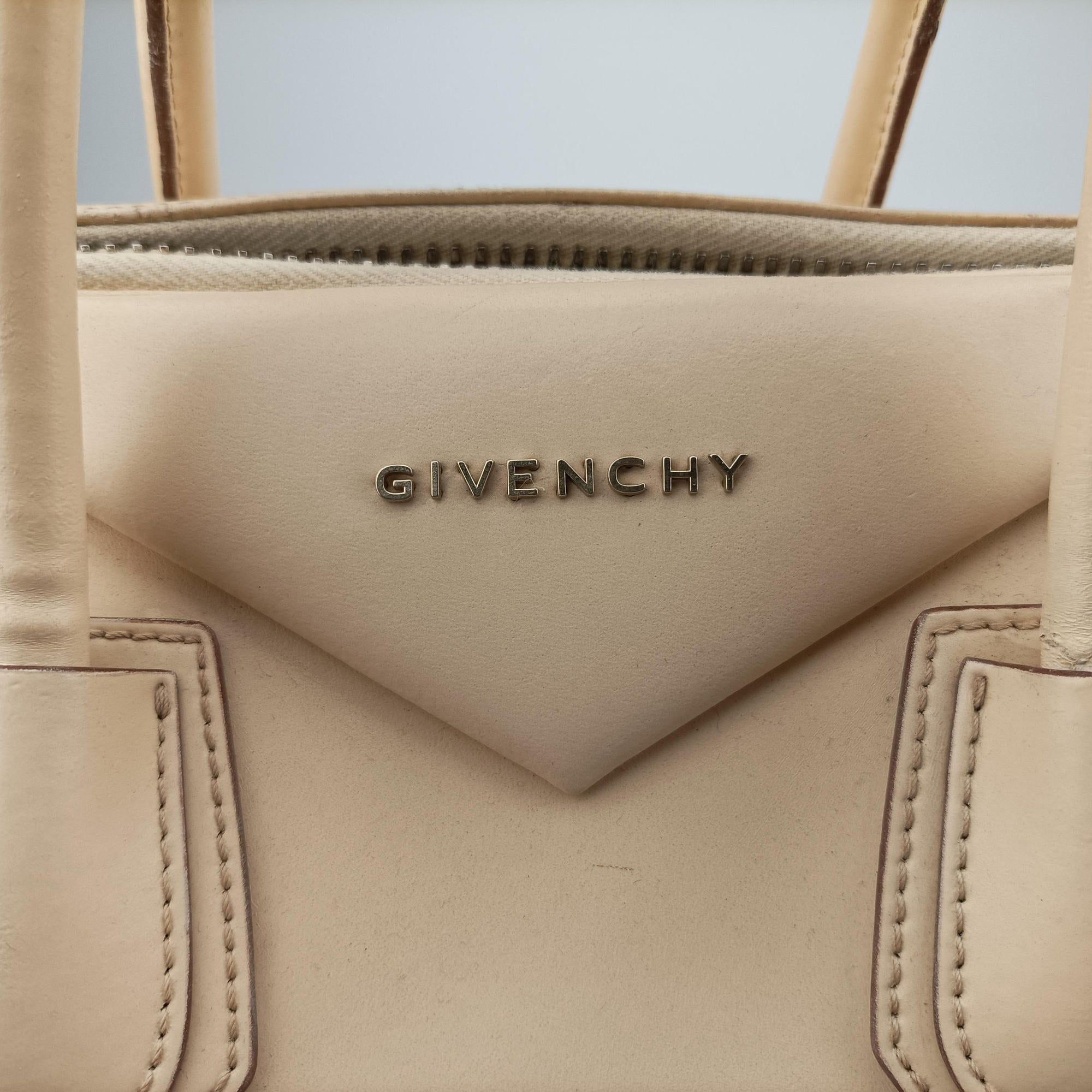 Secondhand Givenchy Antigona Beige Leather  shoulderbag | stylenewstar