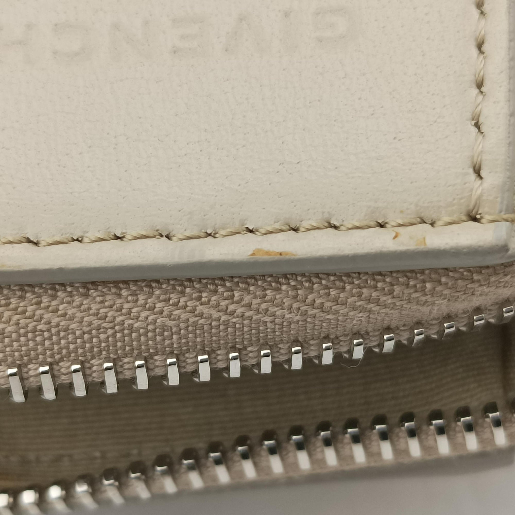 Secondhand Givenchy Mini Antigona Beige Leather  shoulderbag | stylenewstar