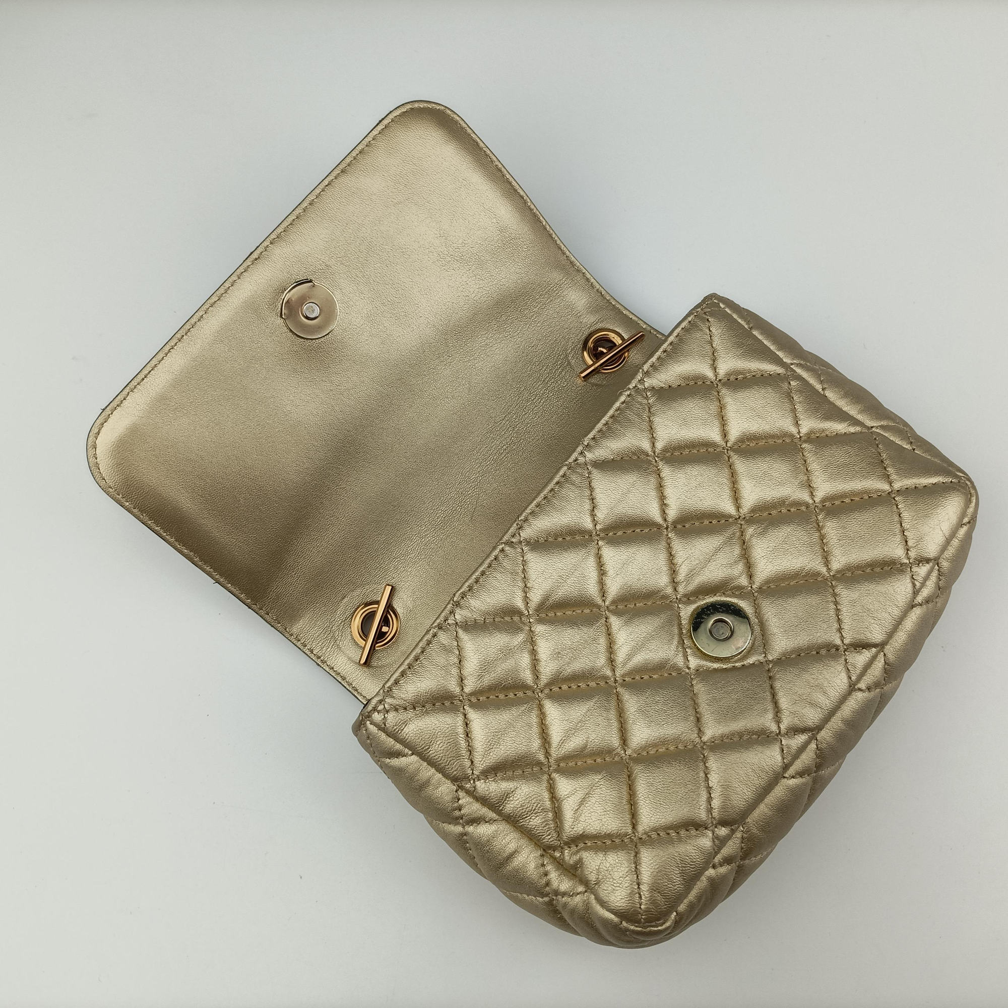Secondhand VERSACE Medusa Golden Leather  shoulderbag | stylenewstar