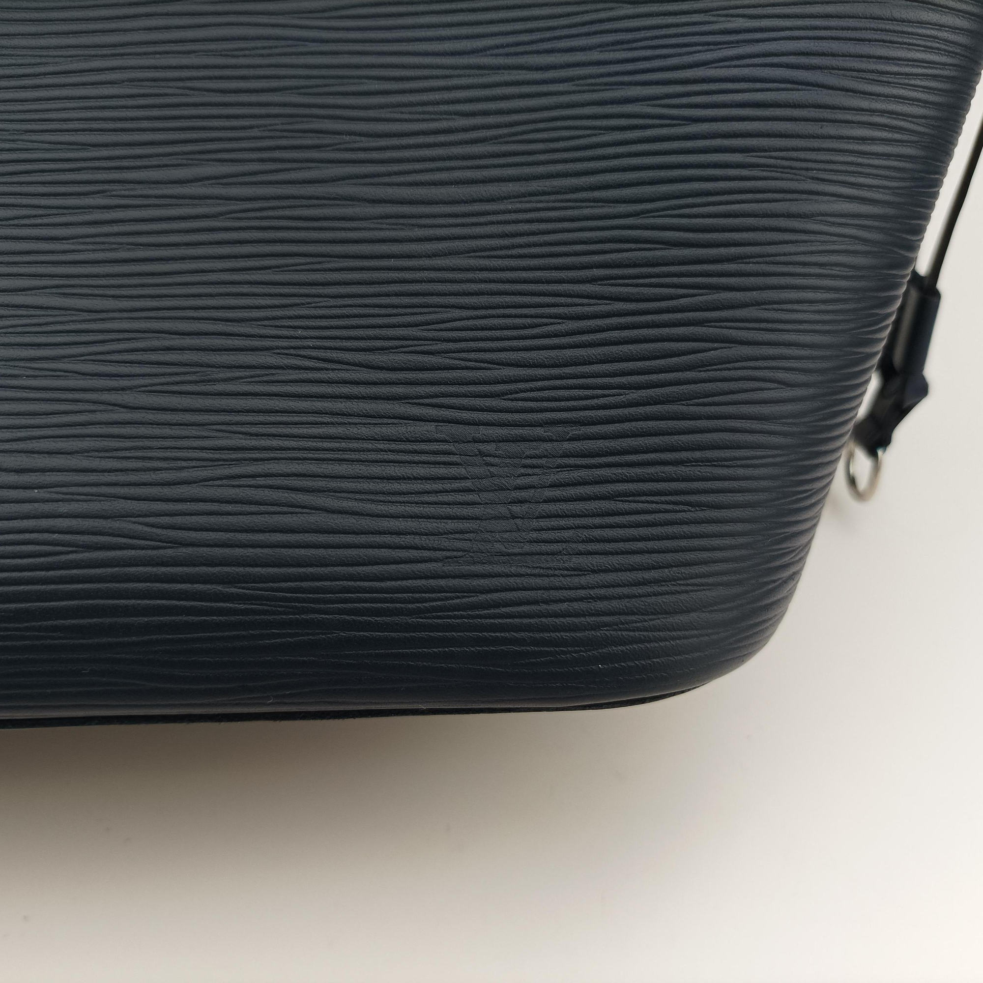 Secondhand Louis Vuitton Neverfull MM Navy Epi M40885 shoulderbag | stylenewstar