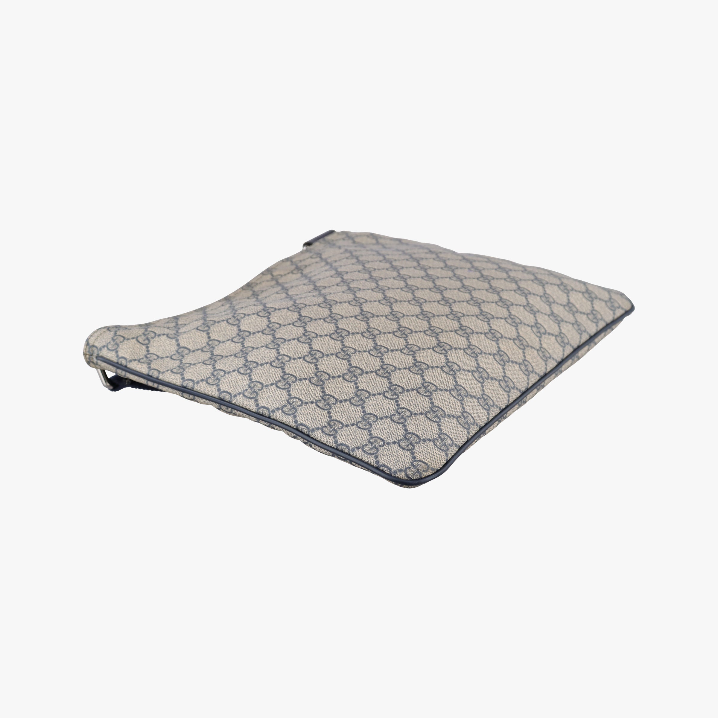 Pre-owned Gucci GG Plus GG Supreme Beige×Navy PVC coated canvas×Leather 201446 shoulderbag | stylenewstar